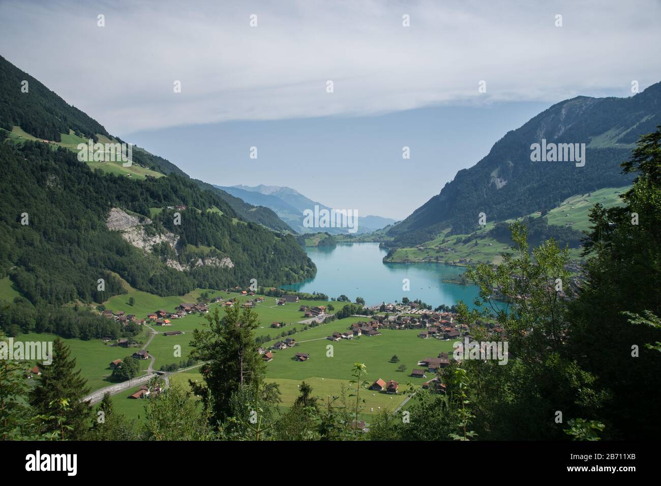 vista sui laghi e sulle montagne della svizzera Foto Stock