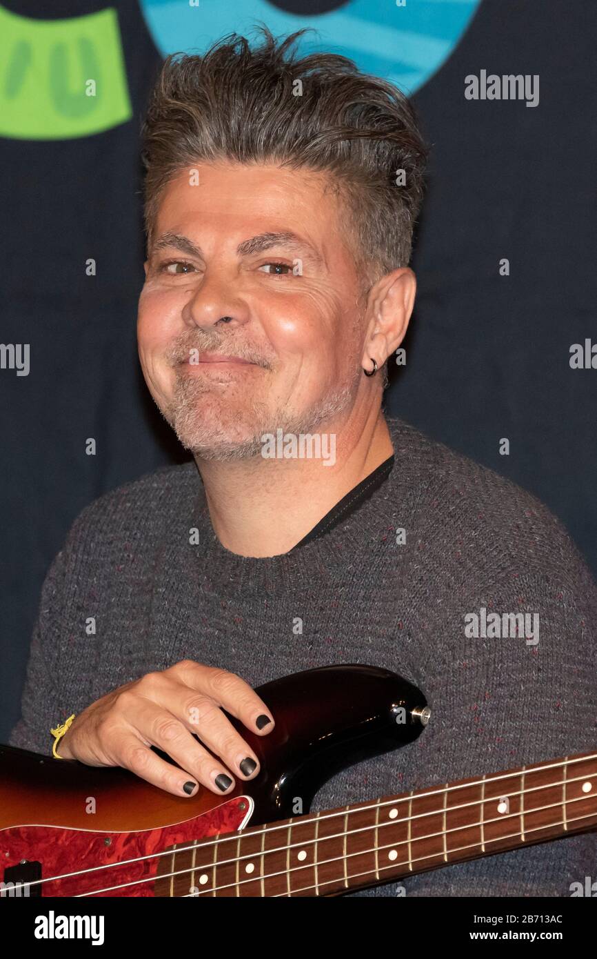 12 marzo 2020, Tokyo, Giappone: Angel Bailo un membro della band pop messicana Playa Limbo partecipa ad un evento speciale presso l'Ambasciata del Messico a Tokyo. Playa Limbo è in Giappone come parte del suo programma internazionale Tour Universo Amor, dopo essere stato eseguito in Thailandia e Australia. La band pop messicana ha riprogrammato la sua agenda in Giappone dopo che il governo giapponese ha chiamato a rinviare o annullare grandi eventi sportivi e culturali nel mese di marzo a causa del nuovo focolaio di coronavirus (COVID-19) nel paese. (Credit Image: © Rodrigo Reyes Marin/Zuma Wire) Foto Stock