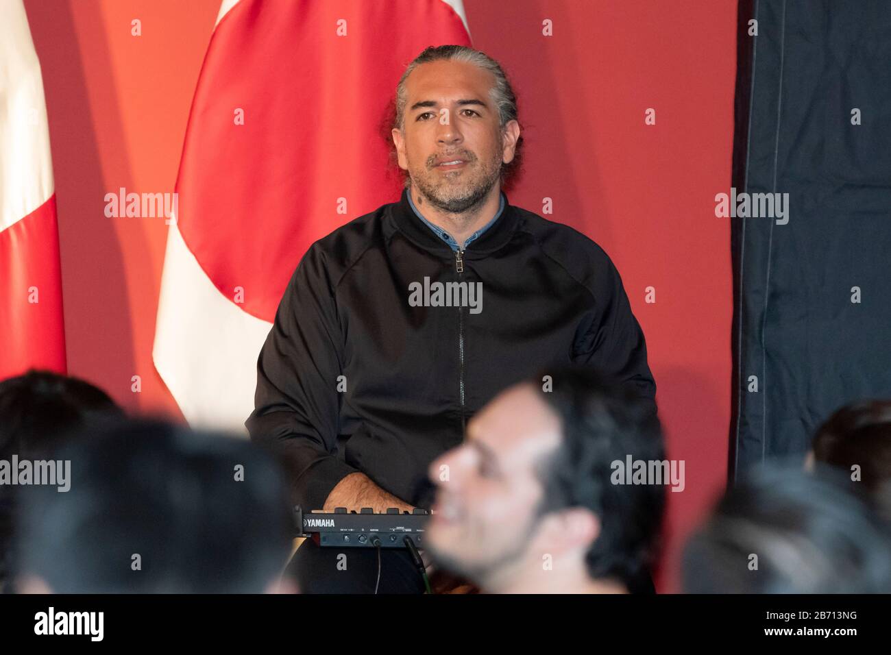 12 marzo 2020, Tokyo, Giappone: Jorge Corrales un membro della band pop messicana Playa Limbo partecipa ad un evento speciale presso l'Ambasciata del Messico a Tokyo. Playa Limbo è in Giappone come parte del suo programma internazionale Tour Universo Amor, dopo essere stato eseguito in Thailandia e Australia. La band pop messicana ha riprogrammato la sua agenda in Giappone dopo che il governo giapponese ha chiamato a rinviare o annullare grandi eventi sportivi e culturali nel mese di marzo a causa del nuovo focolaio di coronavirus (COVID-19) nel paese. (Credit Image: © Rodrigo Reyes Marin/Zuma Wire) Foto Stock