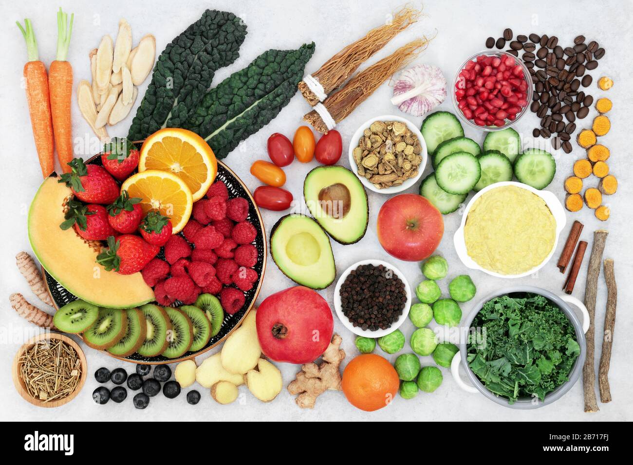 Asma e respiro alleviando sano selezione di cibo per vegani con erbe e spezie usate nella medicina cinese di erbe. Foto Stock