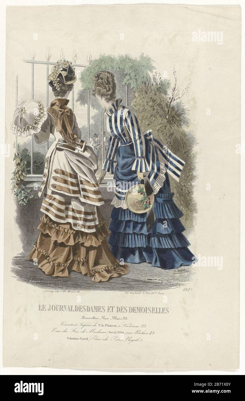 Le Journal des Dames et des Demoiselles, ca 1873, No 1157c Corsets et Jupons () Due donne ad una recinzione in un parco. Indossano in parte abiti con coda a righe. Tra la mostra alcune righe di testo pubblicità per vari prodotti. Stampa la rivista di moda Journal des Dames et des Demoiselles (1841-1902) . Produttore : stampatore A. Bodin (edificio elencato), progettato da Emile Préval (edificio elencato) Editore: Ad. Goubaud et Fils (edificio elencato) stampante A. Leroy (proprietà elencate) Luogo fabbricazione: Parigi Data: CA. 1873 Caratteristiche Fisiche: Engra, materiale colorato a mano: Tecnica della carta: Foto Stock