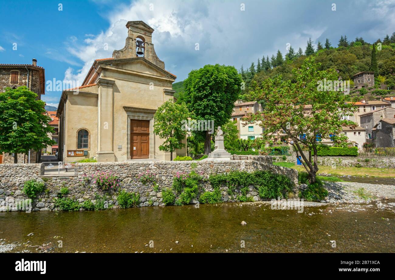 Francia, Valleraugue, Fiume Herault, Tempio Protestante Costruito 1829 Foto Stock