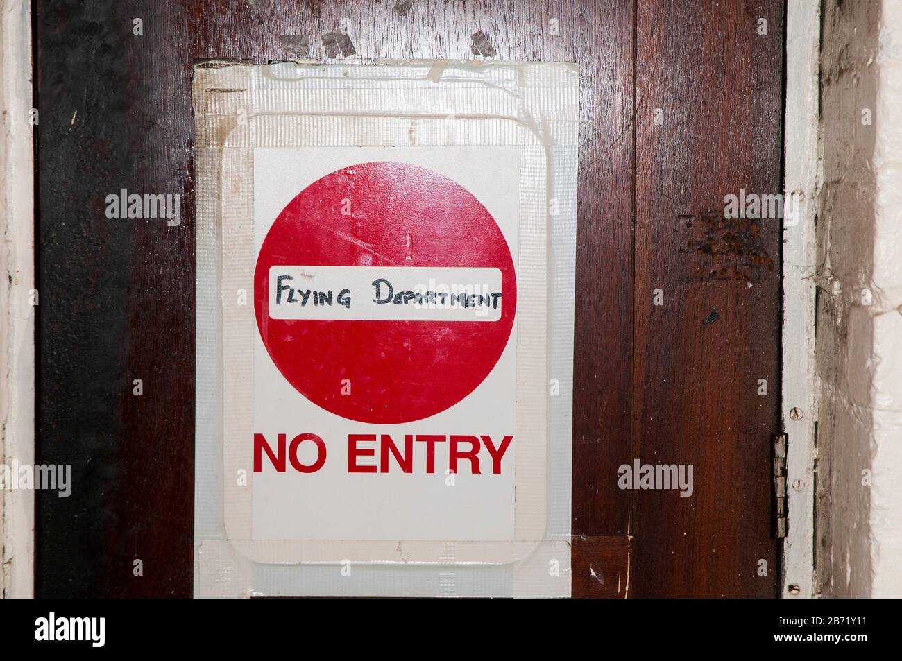 Flying Department No Entry sign on door high sopra il palco dell'Opera House Blackpool Lancashire England United Kingdom. Foto Stock