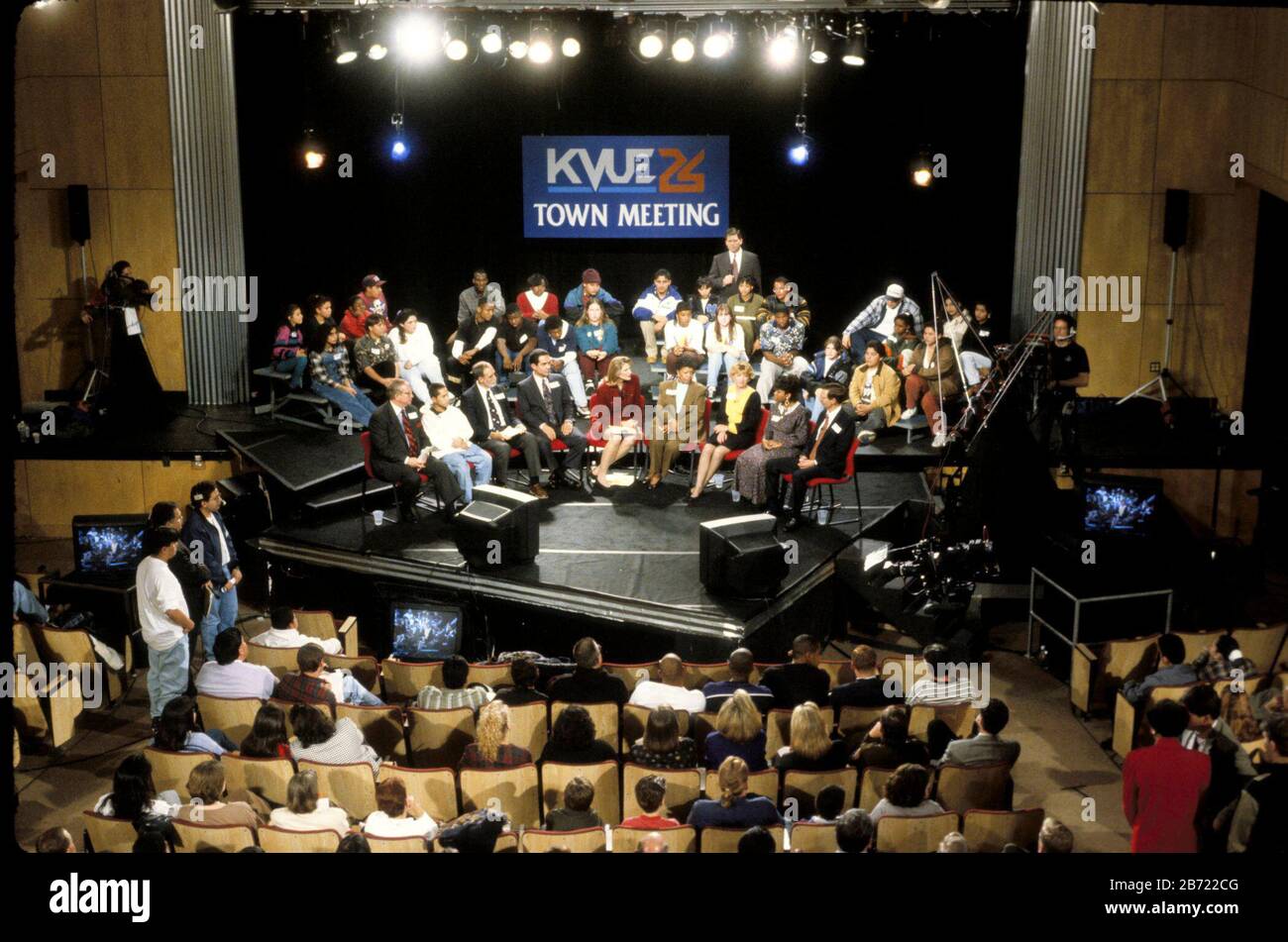 Austin Texas USA: Incontro in stile municipio incentrato sulle soluzioni per far sparire la violenza degli adolescenti, messo in onda e trasmesso dalla stazione TV locale. ©Bob Daemmrich Foto Stock