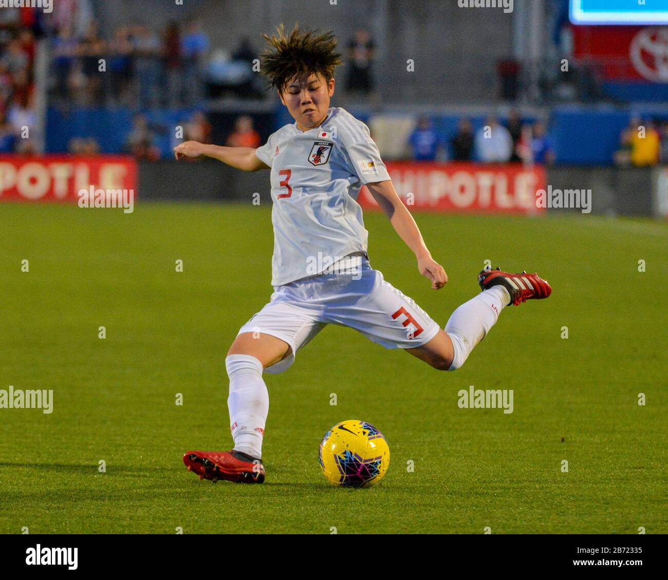 Frisco, Texas, Stati Uniti. 11th Mar, 2020. Difensore giapponese, Shiori Miyake (3), in azione durante la partita della SheBelieves Cup tra gli Stati Uniti e il Giappone, al Toyota Stadium di Frisco, TX. Kevin Langley/Csm/Alamy Live News Foto Stock