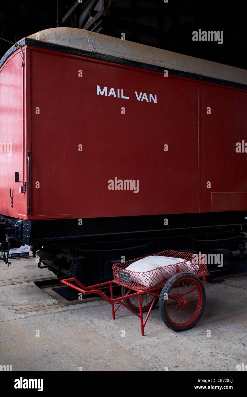Esterno di una ferrovia di Mail Van presso il Roundhouse Railway Museum. A Junee, Nuovo Galles Del Sud, Australia. Foto Stock