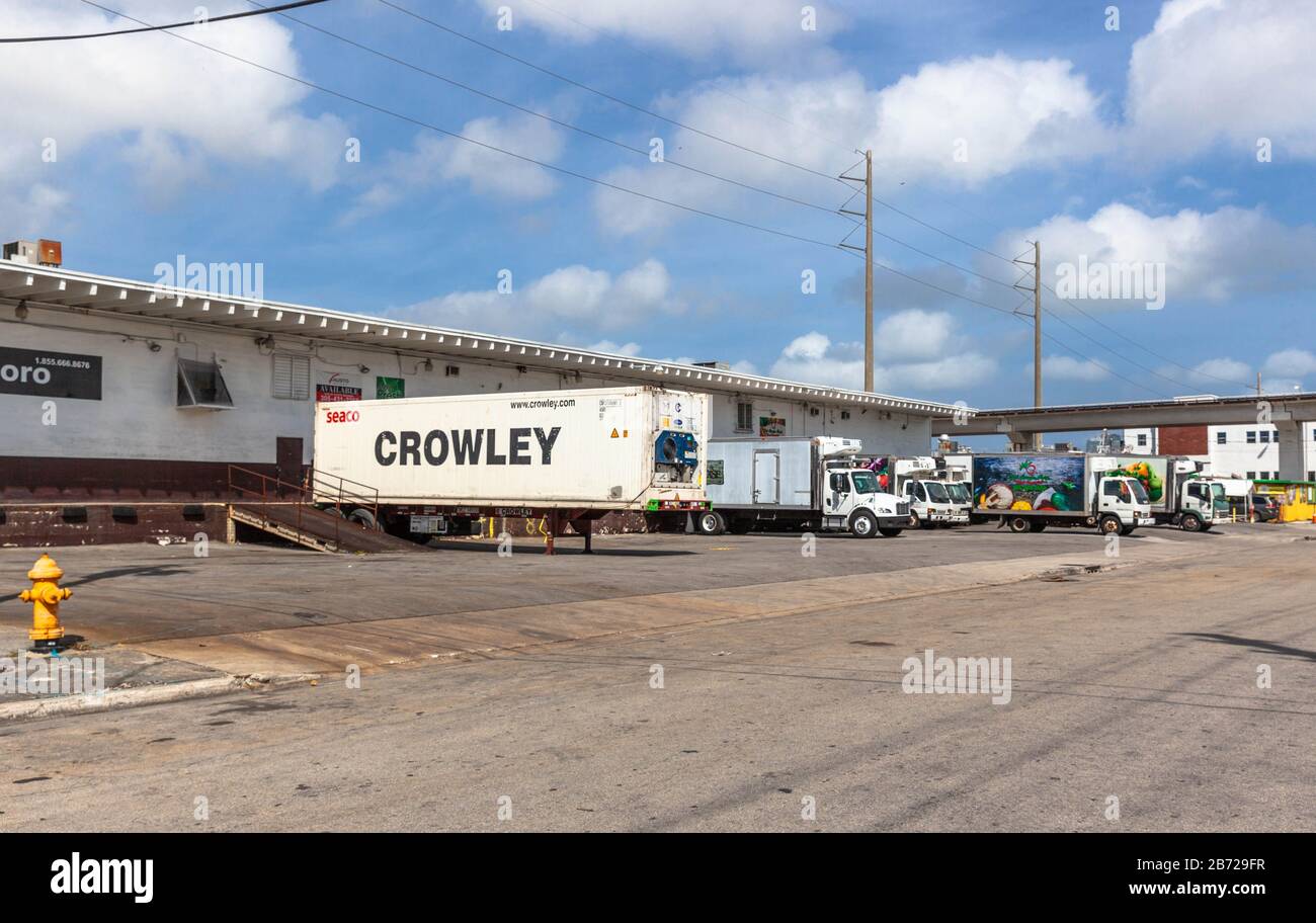 Area del molo di carico e camion, Miami, Florida, Stati Uniti. Foto Stock