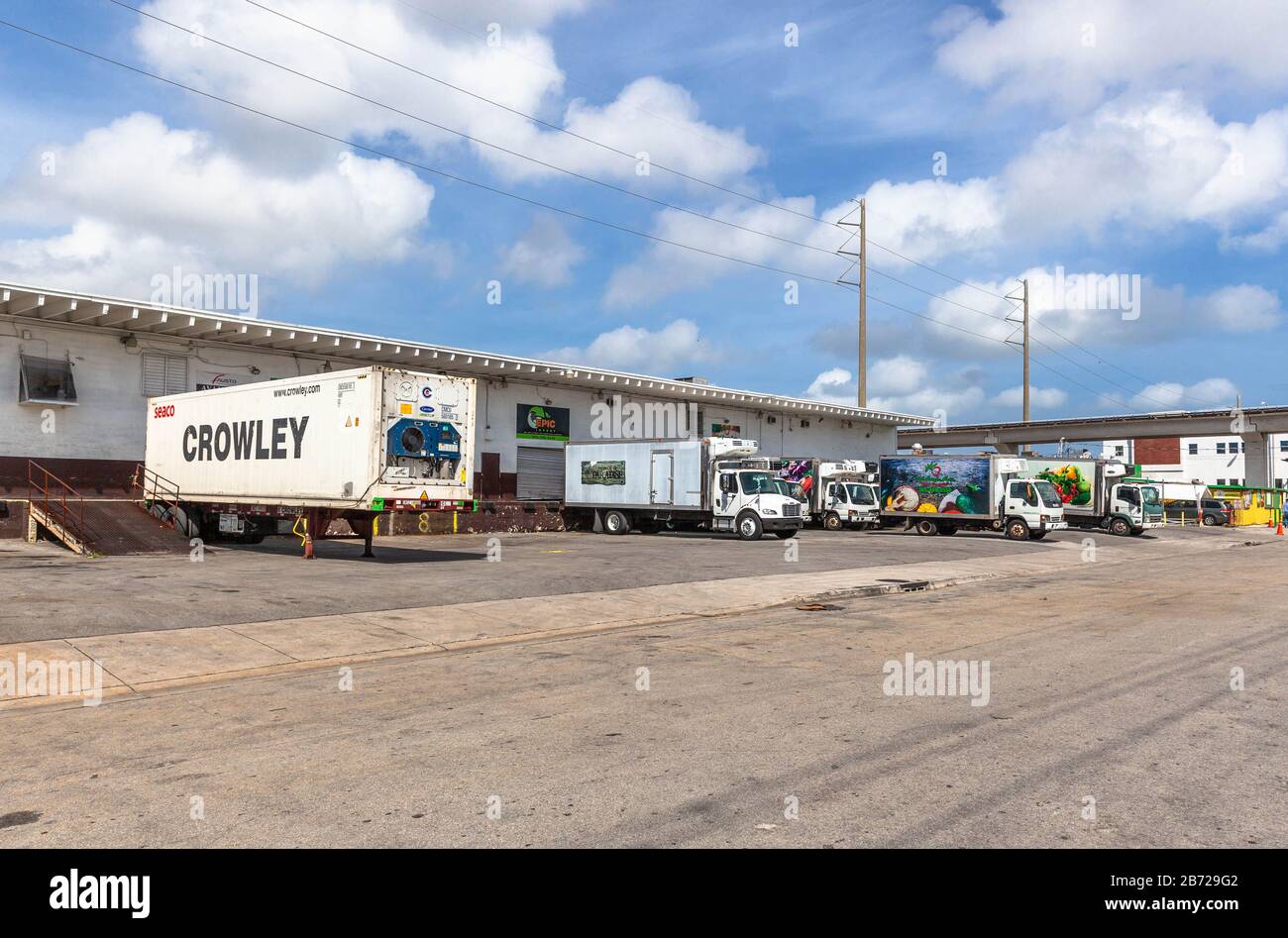 Area del molo di carico e camion, Miami, Florida, Stati Uniti. Foto Stock
