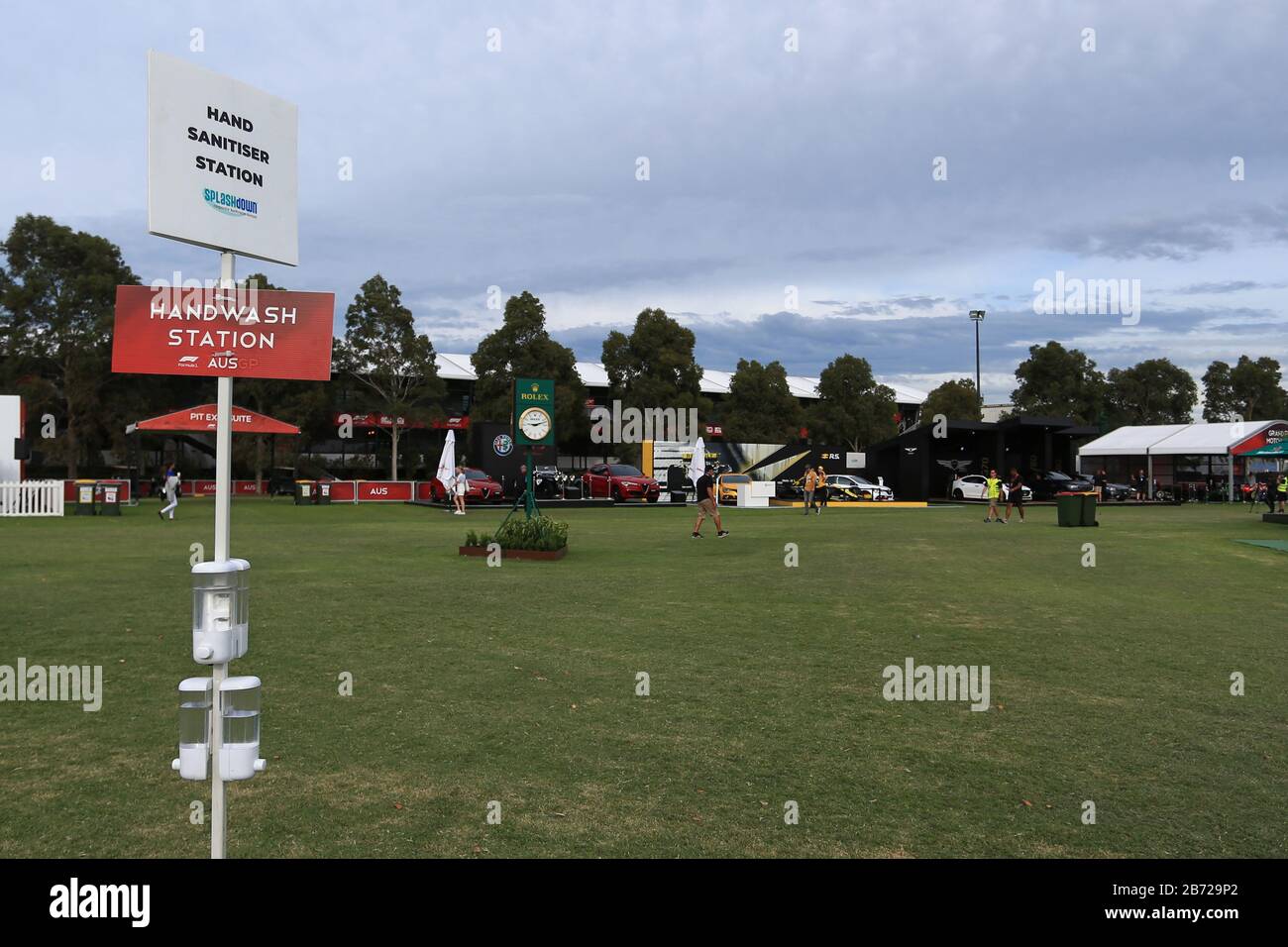 Melbourne, Australia . 13 Marzo 2020. Formula Uno, Gran Premio d'Australia, Giorno Della Pratica; stazione di lavaggio A Mano in un'area vuota dei fan Credit: Action Plus Sports Images/Alamy Live News Foto Stock