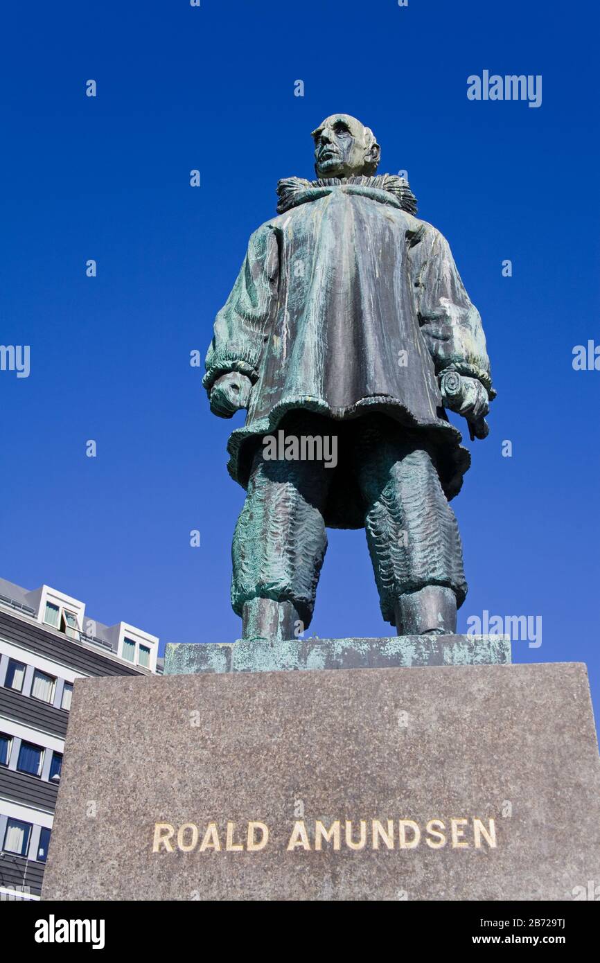 Statua Di Roald Amundsen Di Carl E. Paulsen, Città Di Tromso, Contea Di Troms, Norvegia, Scandinavia Foto Stock