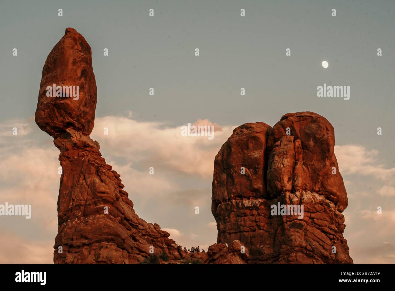 Roccia equilibrata al Parco Nazionale di Arches Foto Stock