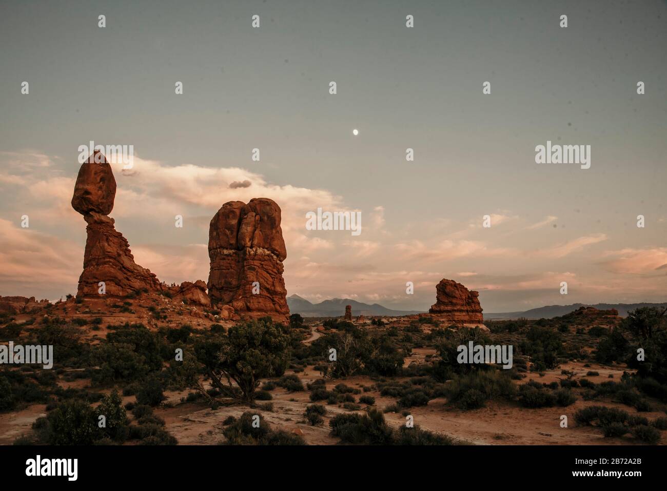 Roccia equilibrata al Parco Nazionale di Arches Foto Stock