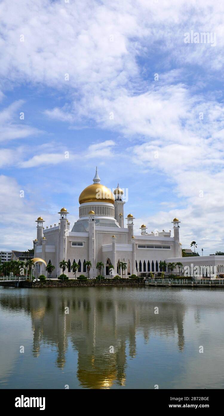 Bandar Seri Begawan, Brunei - Marzo 06 2020: Sultan-Omar-Ali-Saifuddin-Moschea Foto Stock