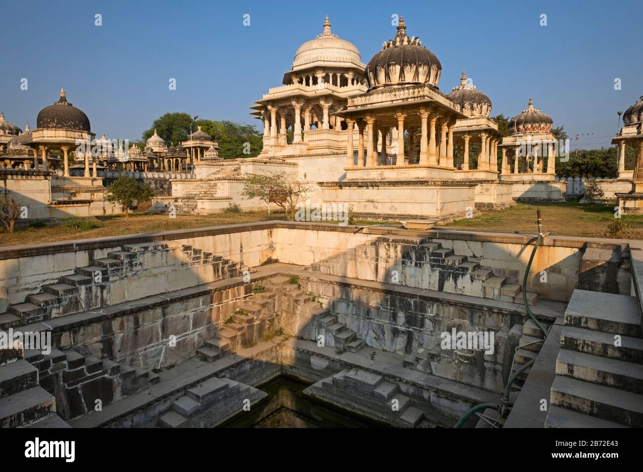 Ahar cenotafs reale e steppell Udaipur Rajasthan India Foto Stock
