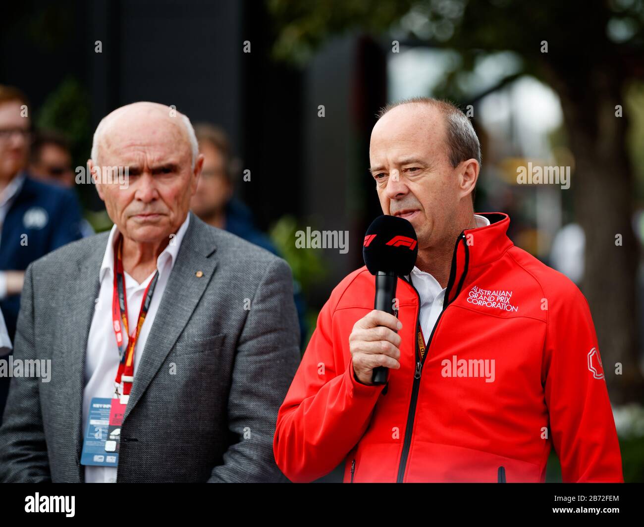 Andrew Westacott, Chase Carey, Paul Little e Michael Masi in una conferenza stampa che annuncia la chiusura del Gran Premio di F1 australiano a causa di corona Foto Stock