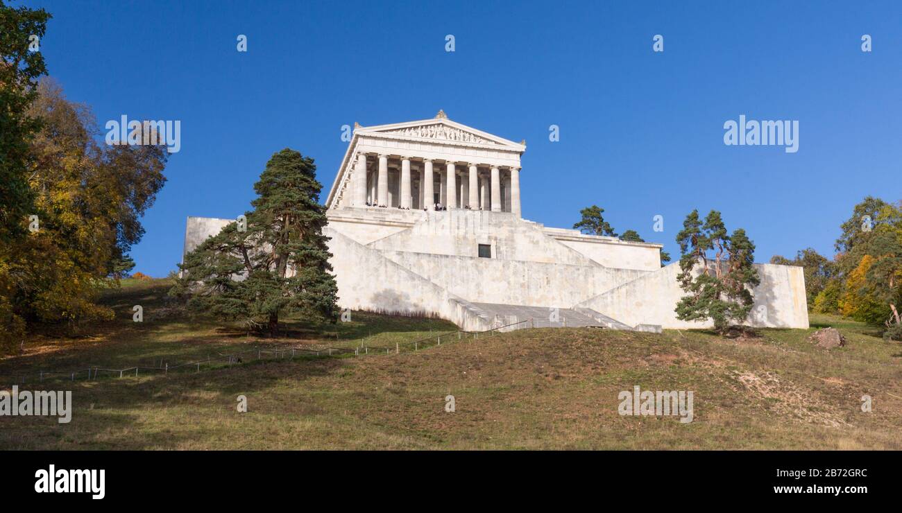 Vista panoramica di Walhalla. La sala fu iniziata da Re Ludwig I. ed è un memoriale per importanti personalità tedesche. Classicismo, architettura. Foto Stock