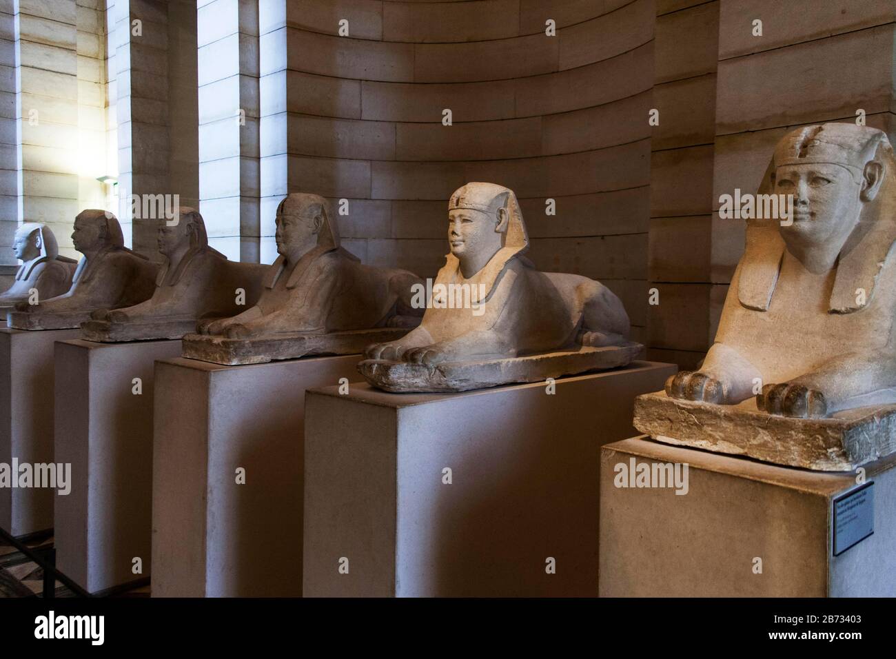 Sfingi, arte egiziana antica, figure in pietra nel Louvre, Parigi, Francia Foto Stock