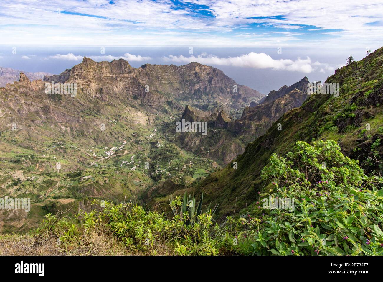 Montagne nell'isola di Santo Antao, Cabo Verde, capo verde e cielo e natura bellissimi Foto Stock