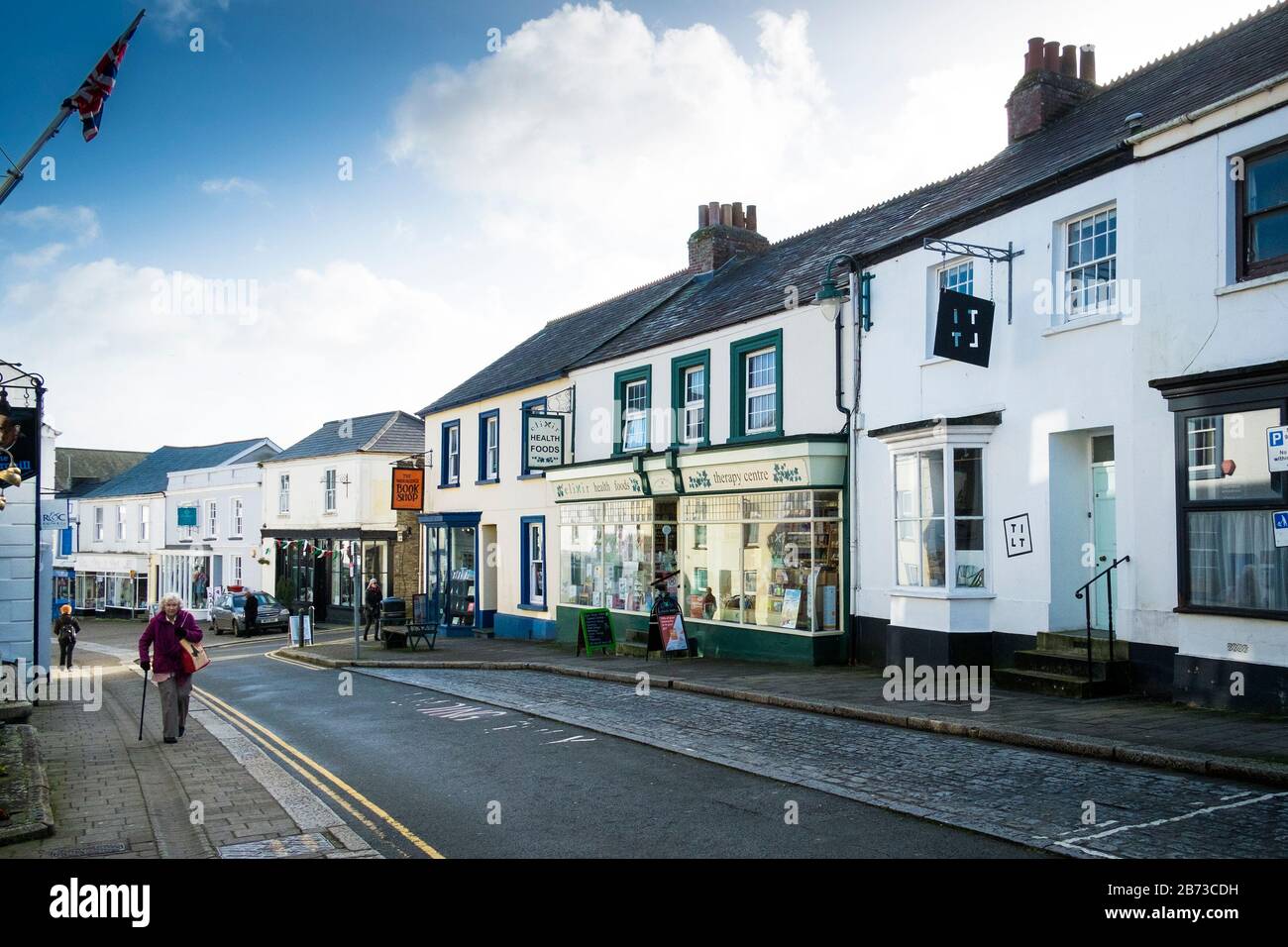 Negozi indipendenti a Molesworth Street nel centro di Wadebridge Town in Cornovaglia. Foto Stock