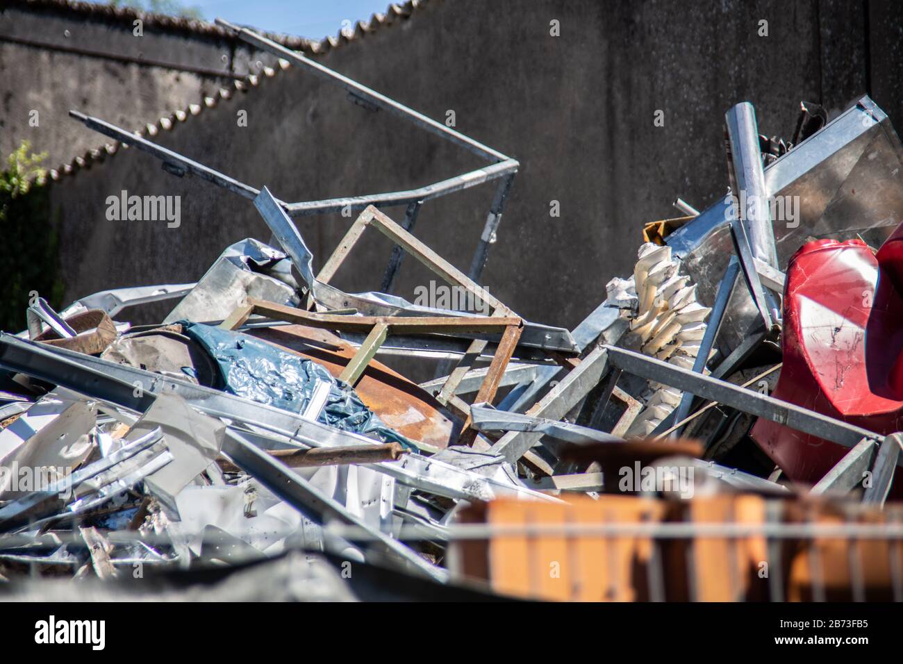 Scarti di metallo da un rivenditore di rottami metallici Foto Stock