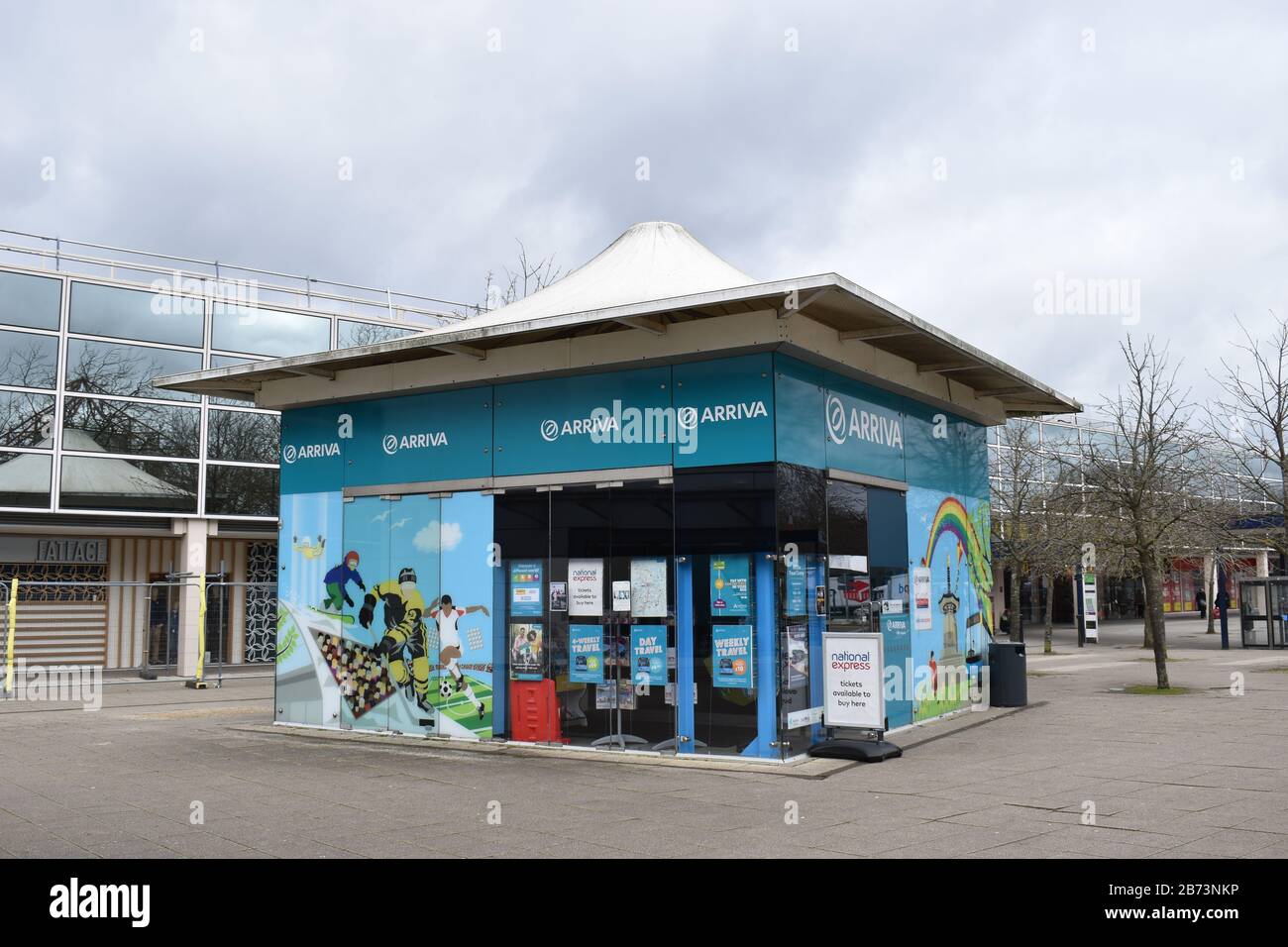 Il chiosco Arriva nel centro di Milton Keynes. I servizi di autobus di Arriva saranno ridotti in linea con la politica di distanza sociale di Covid-19 (marzo 2020). Foto Stock