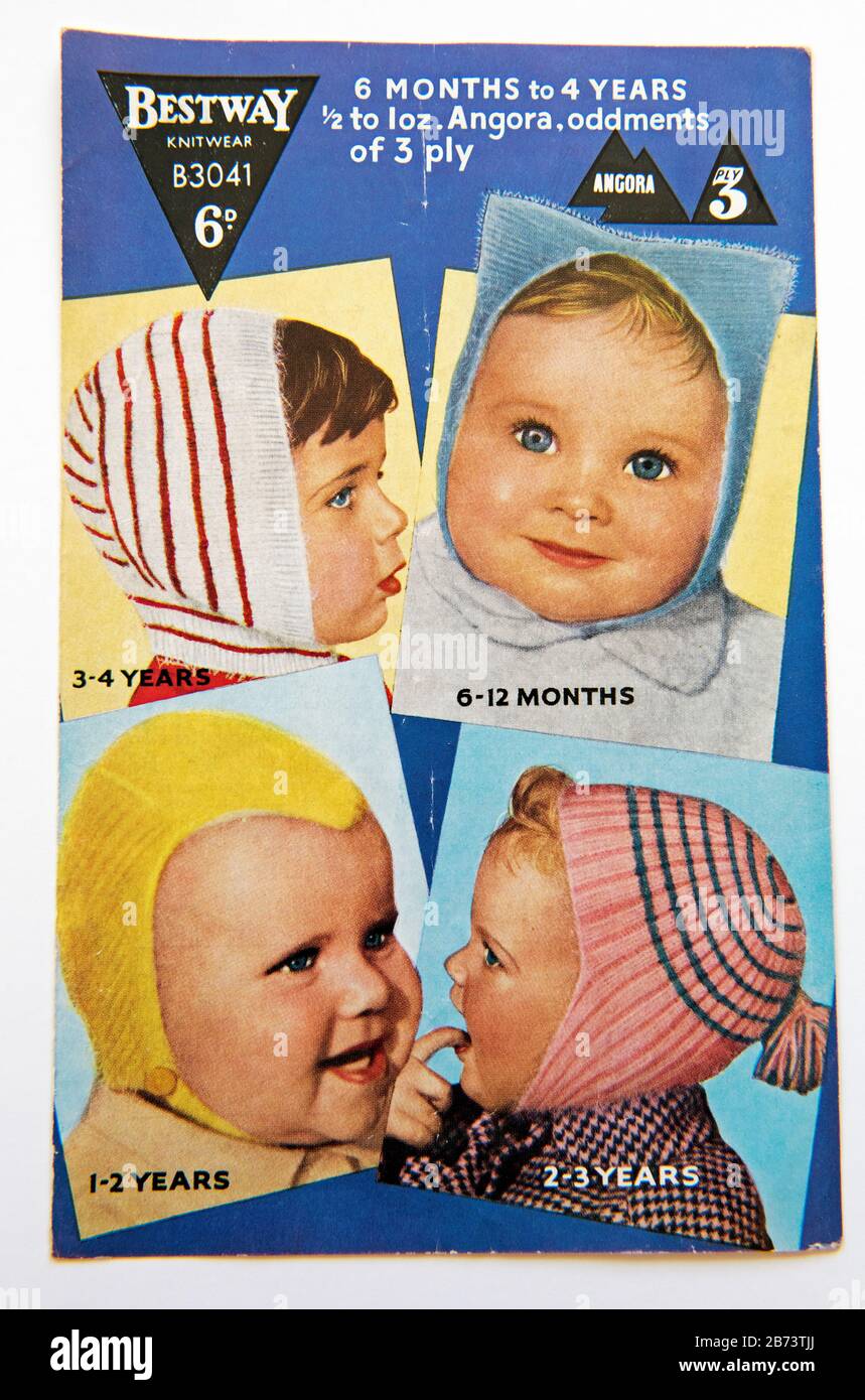 Modello vintage di maglia di Bestway di copricapo o di cappello del bambino e dei bambini piccoli, costo 6d. O sixpence. Solo per uso editoriale Foto Stock