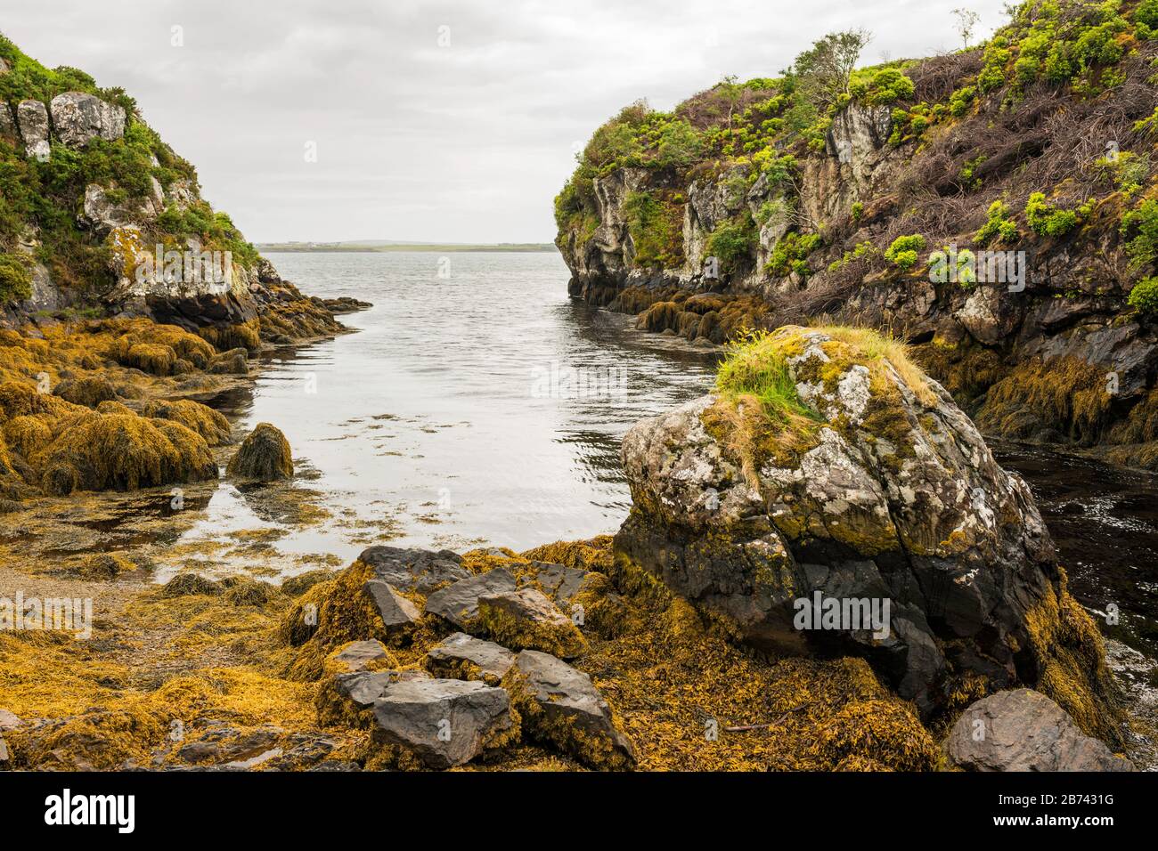 La foce del fiume Creed a Stornoway Bay, visto dai terreni del castello di Lews, Stornoway, Scozia, Regno Unito. Foto Stock