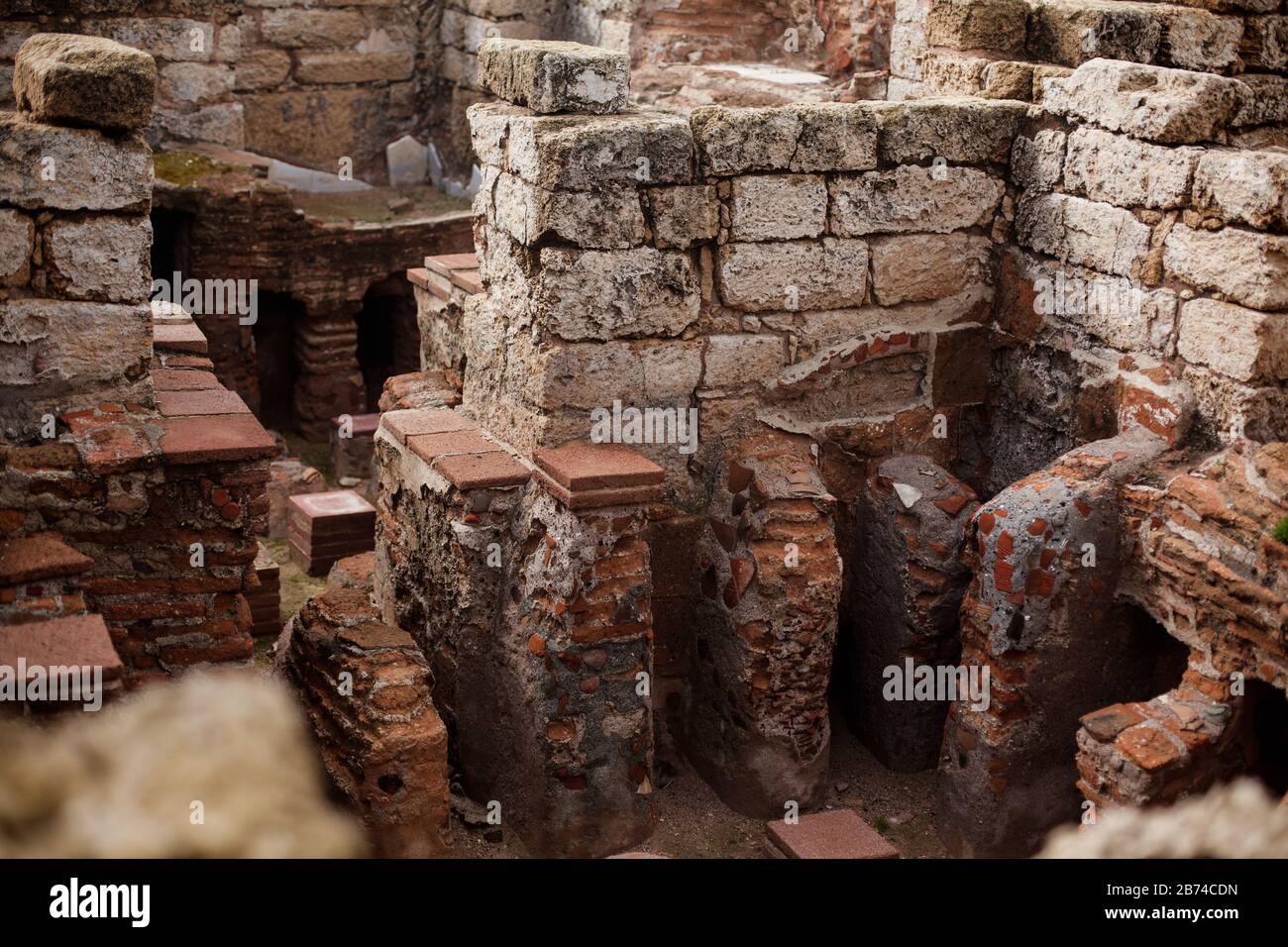 Antiche rovine con dettagli in mattoni Foto Stock