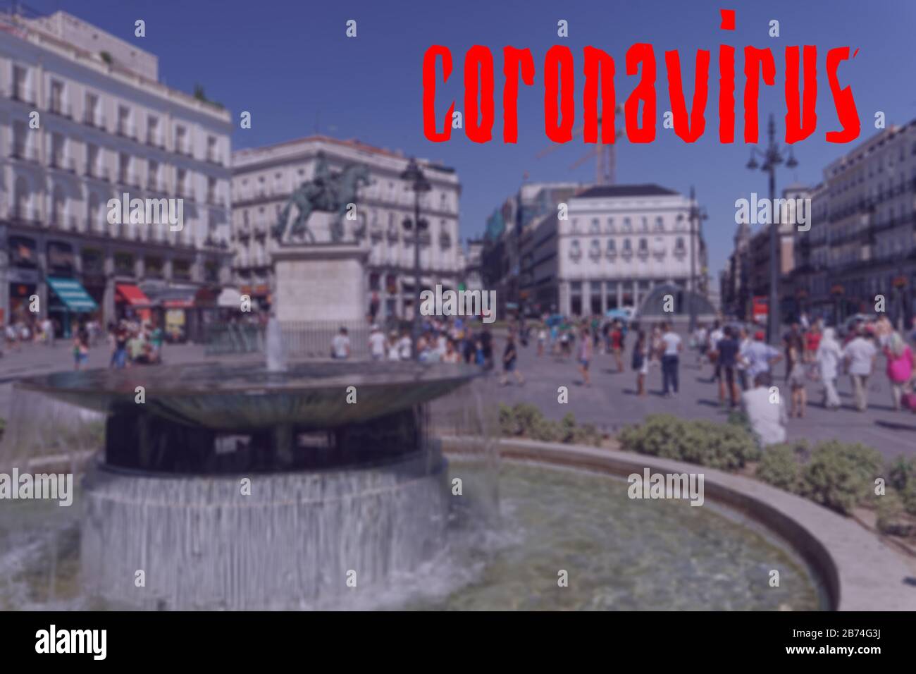 Madrid, Spagna concetto di epidemia mondiale di Coronavirus. Vista disfocusa della piazza centrale Puerta del Sol per illustrare la diffusione mondiale del COVID-19. Foto Stock