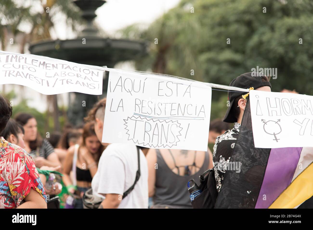 CABA, Buenos Aires / Argentina; 9 marzo 2020: Giornata internazionale delle donne. Poster: Ecco la resistenza del cambio Foto Stock