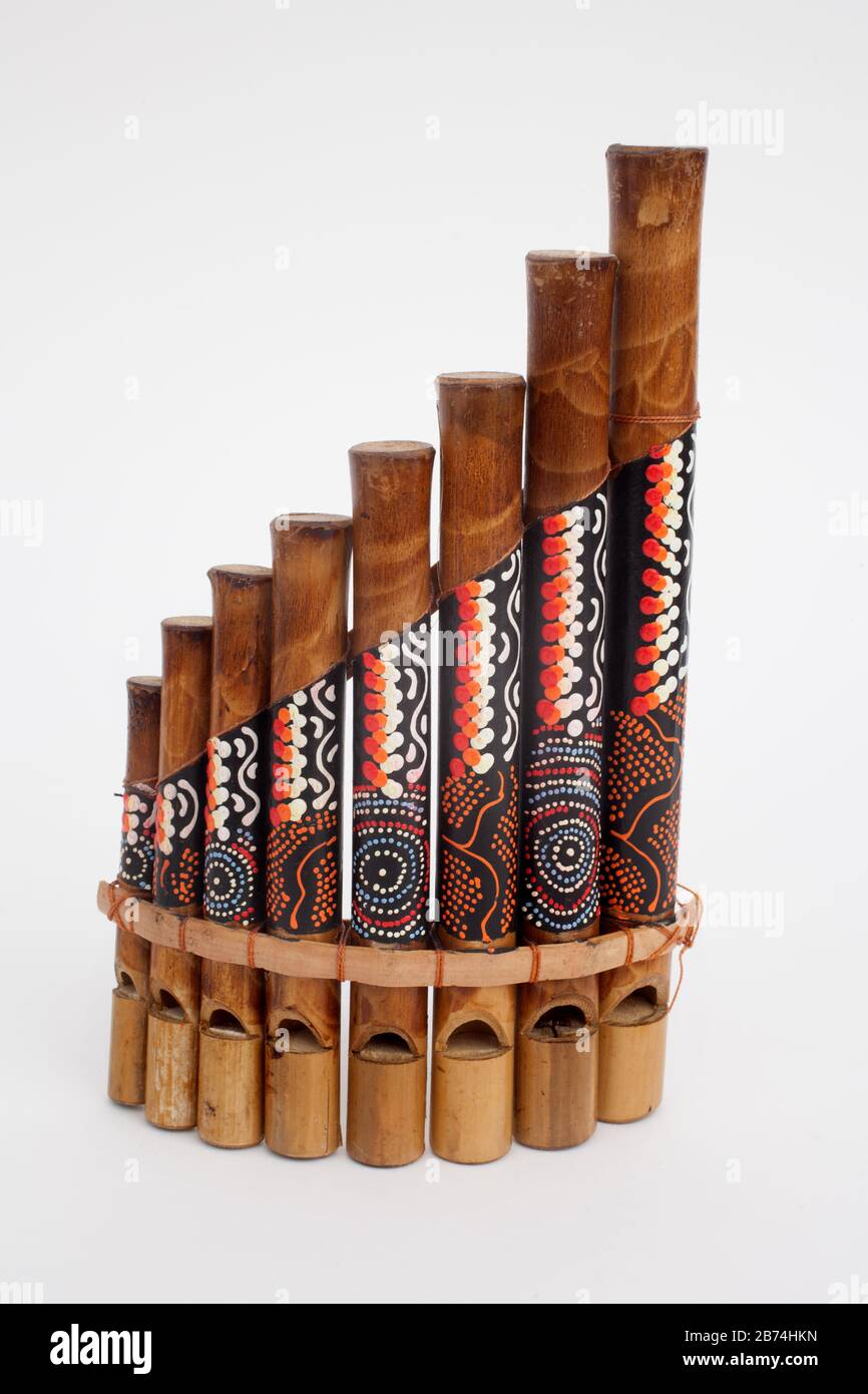 Pan sudamericano Pipe contro uno sfondo bianco studio Foto Stock