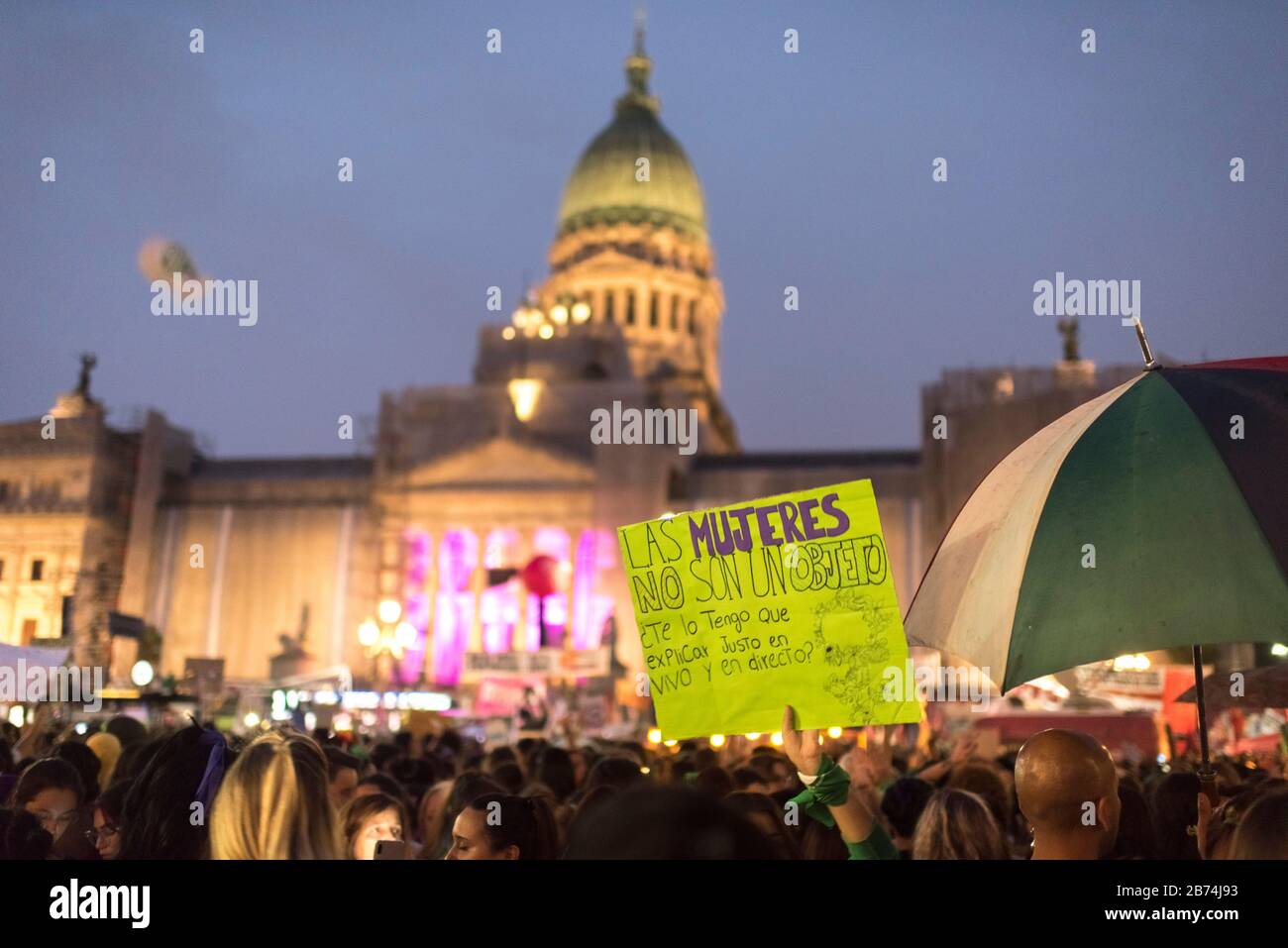 CABA, Buenos Aires / Argentina; 9 marzo 2020: Giornata internazionale delle donne. Le donne si sono radunate davanti al congresso nazionale durante le donne nazionali Foto Stock