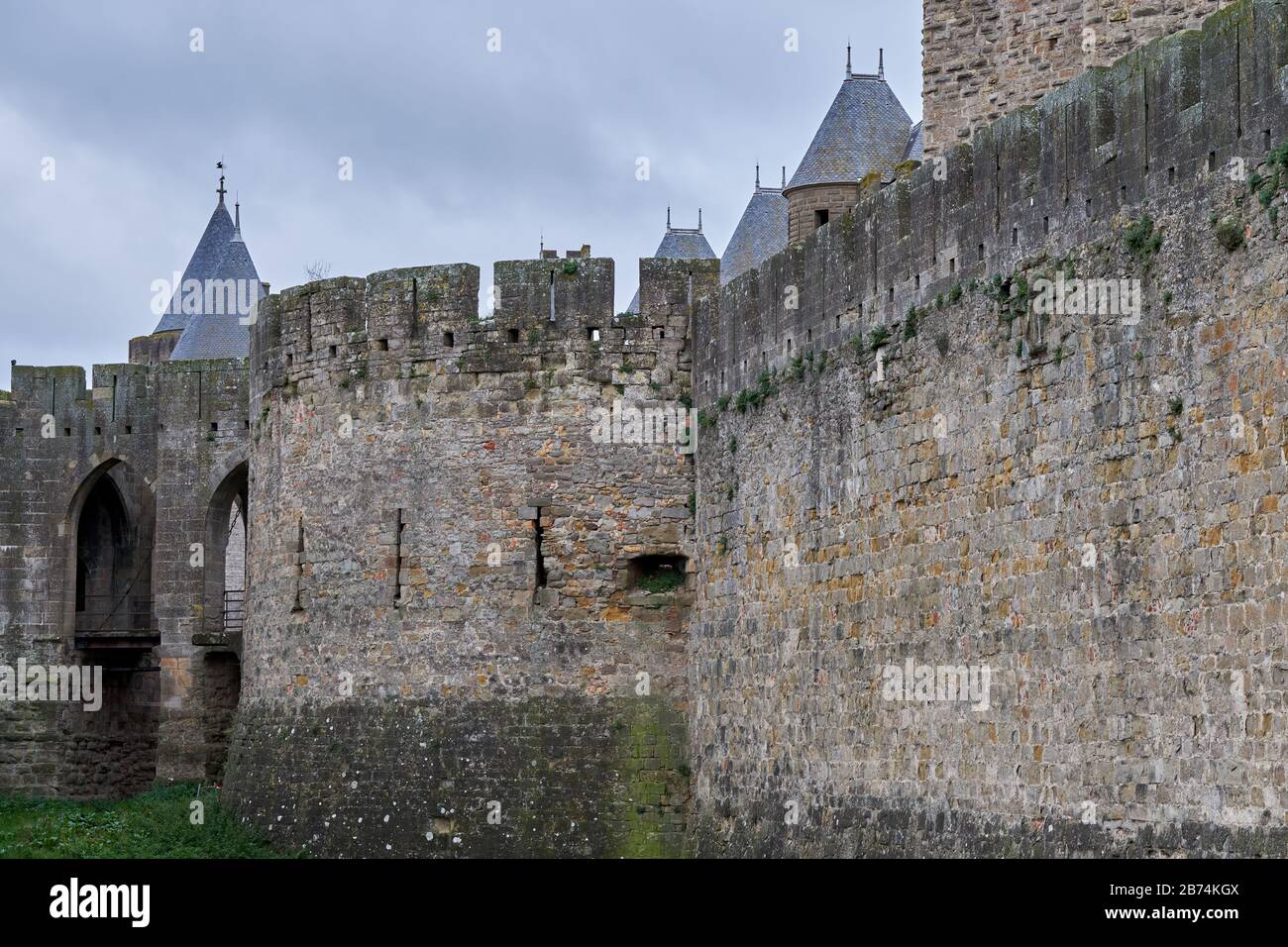 Mura esterne e torrette della Cittadella di Carcassonne, Francia Foto Stock