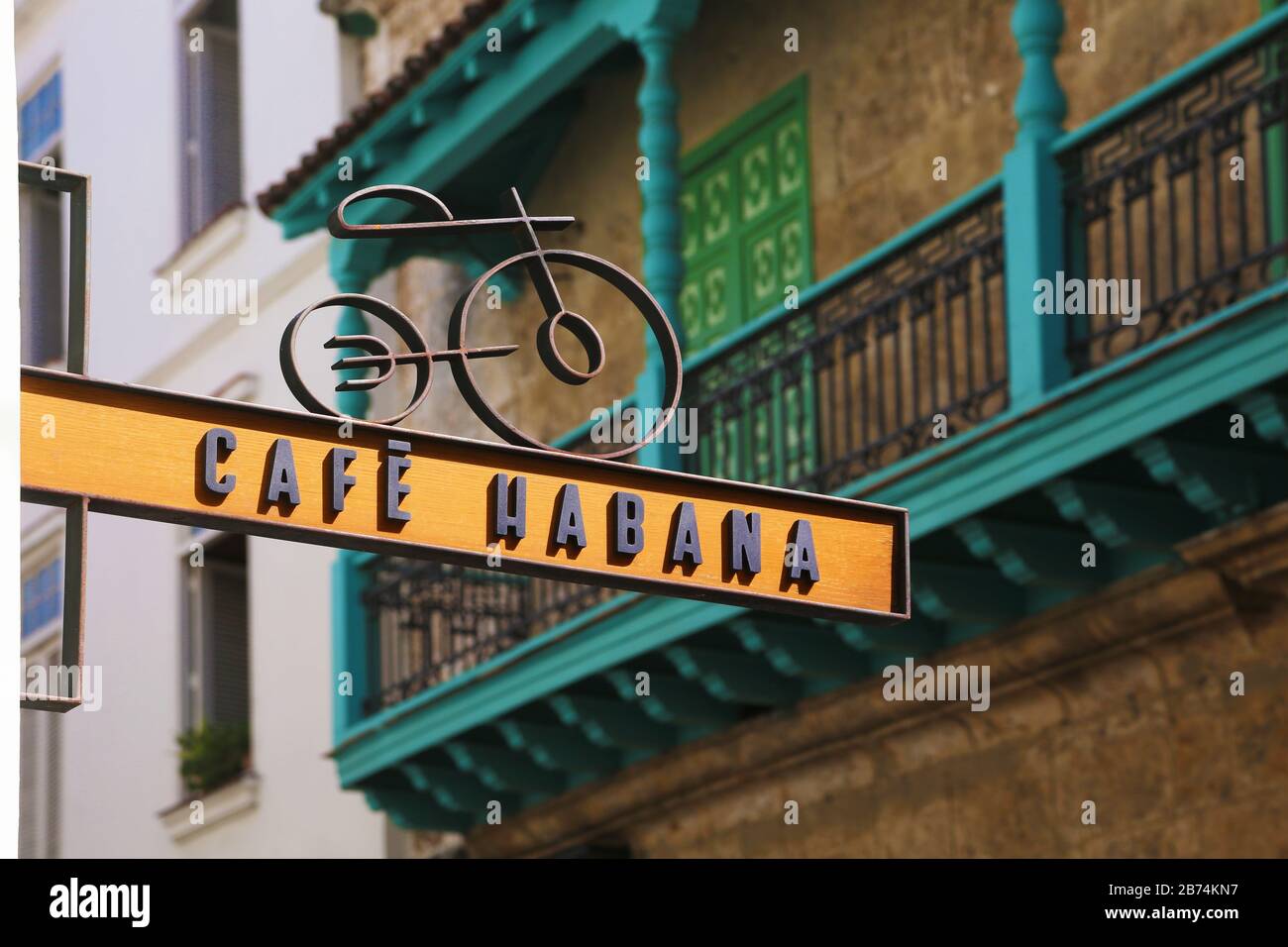 Segno di una caffetteria e architettura coloniale Foto Stock