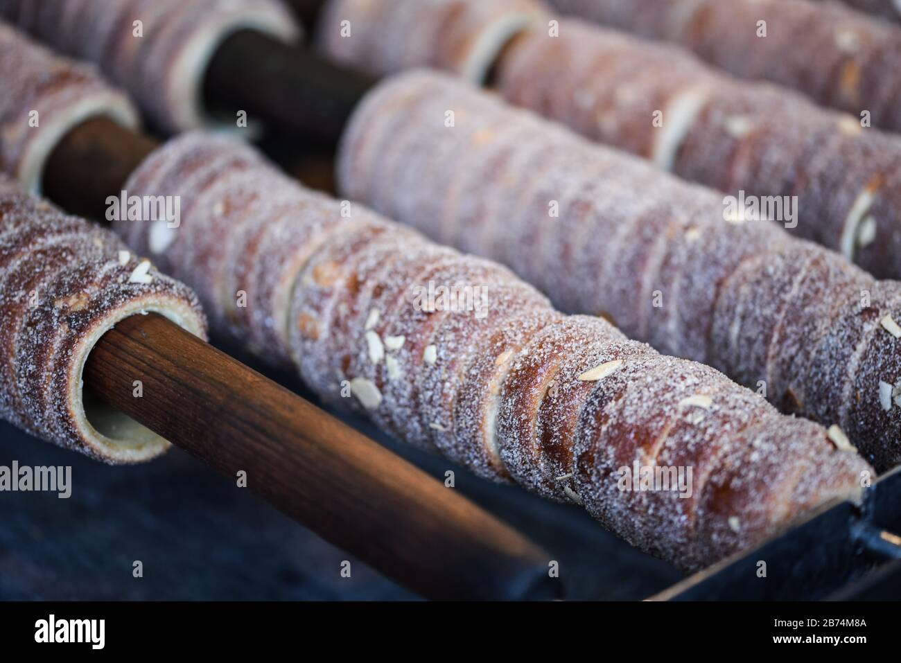 delizie dolci tradizionali ceche con cannella, zucchero e noci Foto Stock
