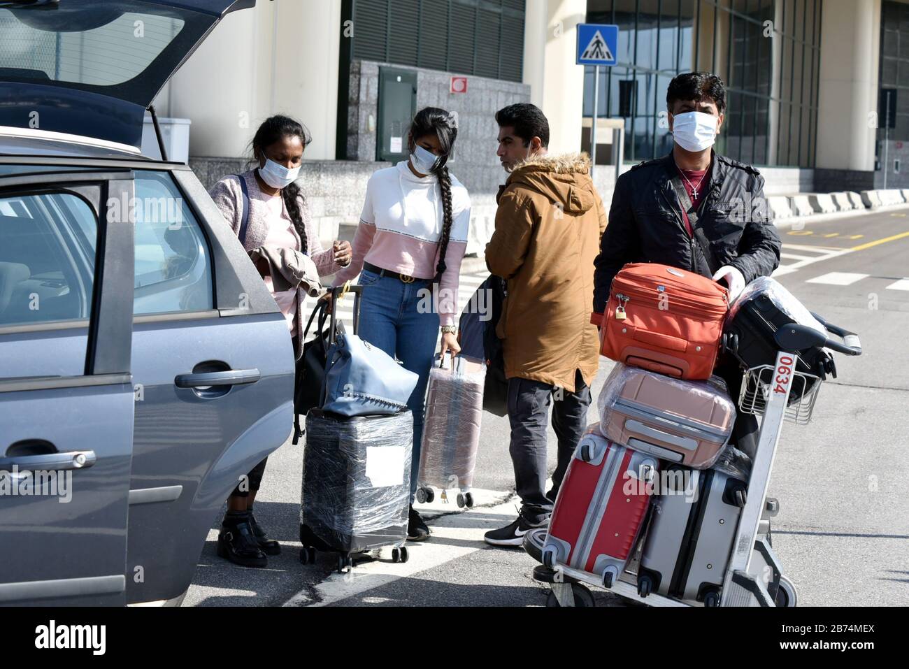 Milano, aeroporto di Malpensa, aeroporto vuoto, pochi aerei sulla pista, cittadini Della Sry Lanka rinviati senza preavviso dalla compagnia aerea Editorial Usage Only Foto Stock