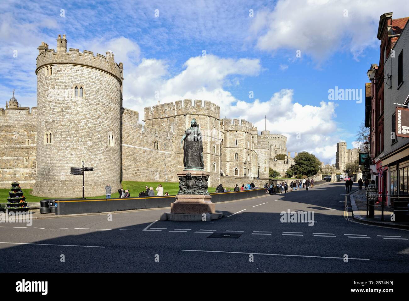 Castello di Windsor visto da Castle Hill, Berkshire Inghilterra Regno Unito Foto Stock