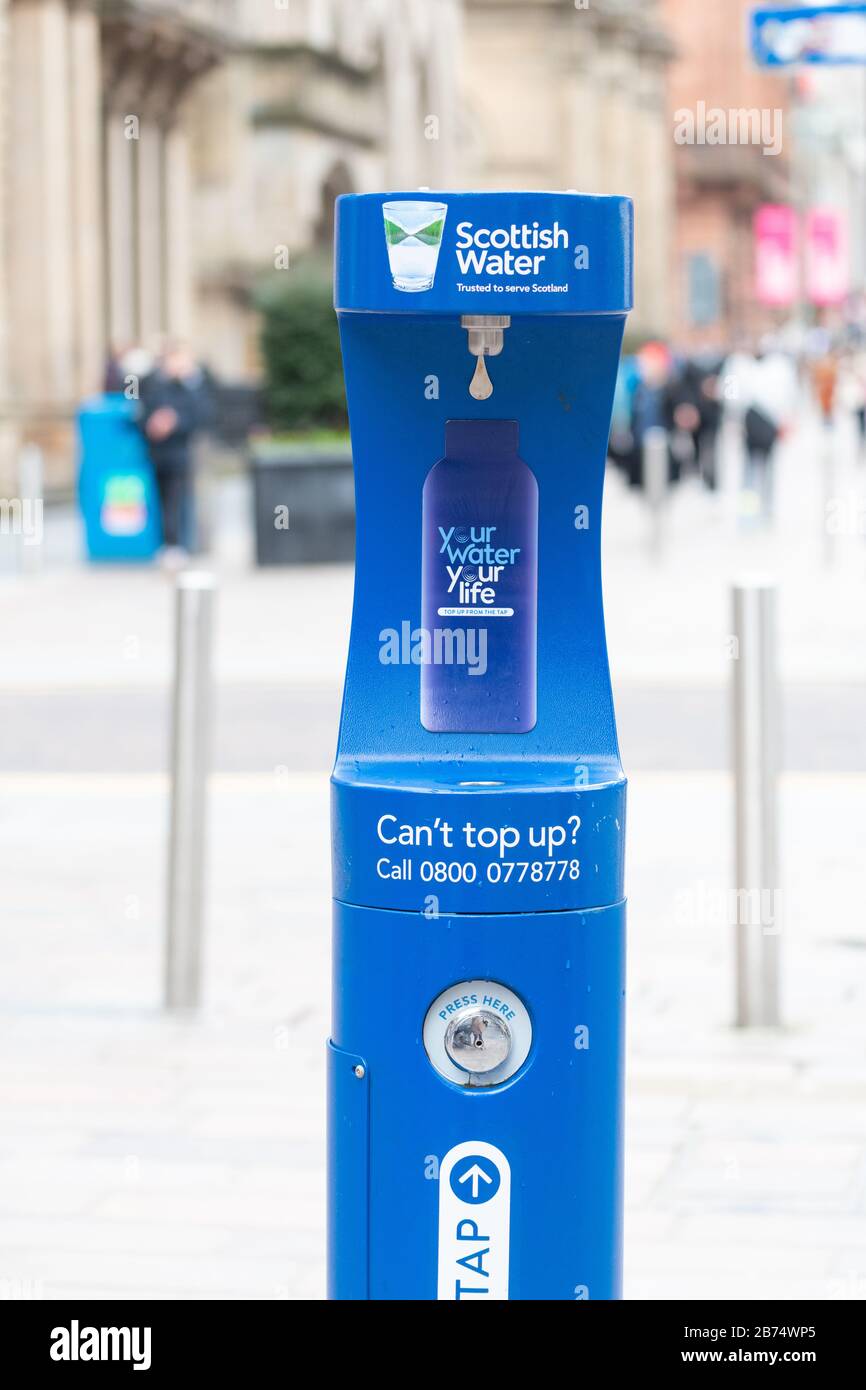 Punto di ricarica dell'acqua pubblica - Scottish Water Top Tap - Buchanan Street, Glasgow centro città, Scozia, Regno Unito Foto Stock