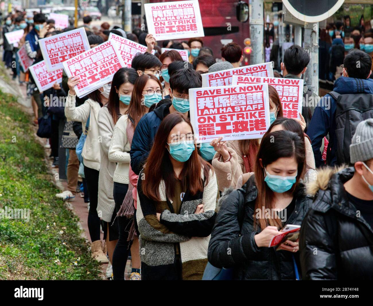 Più di 7000 professionisti medici vanno in sciopero oggi. Un uomo di trentanove anni a Hong Kong credeva di essere stata la prima vittima del Coronavirus. Foto Stock