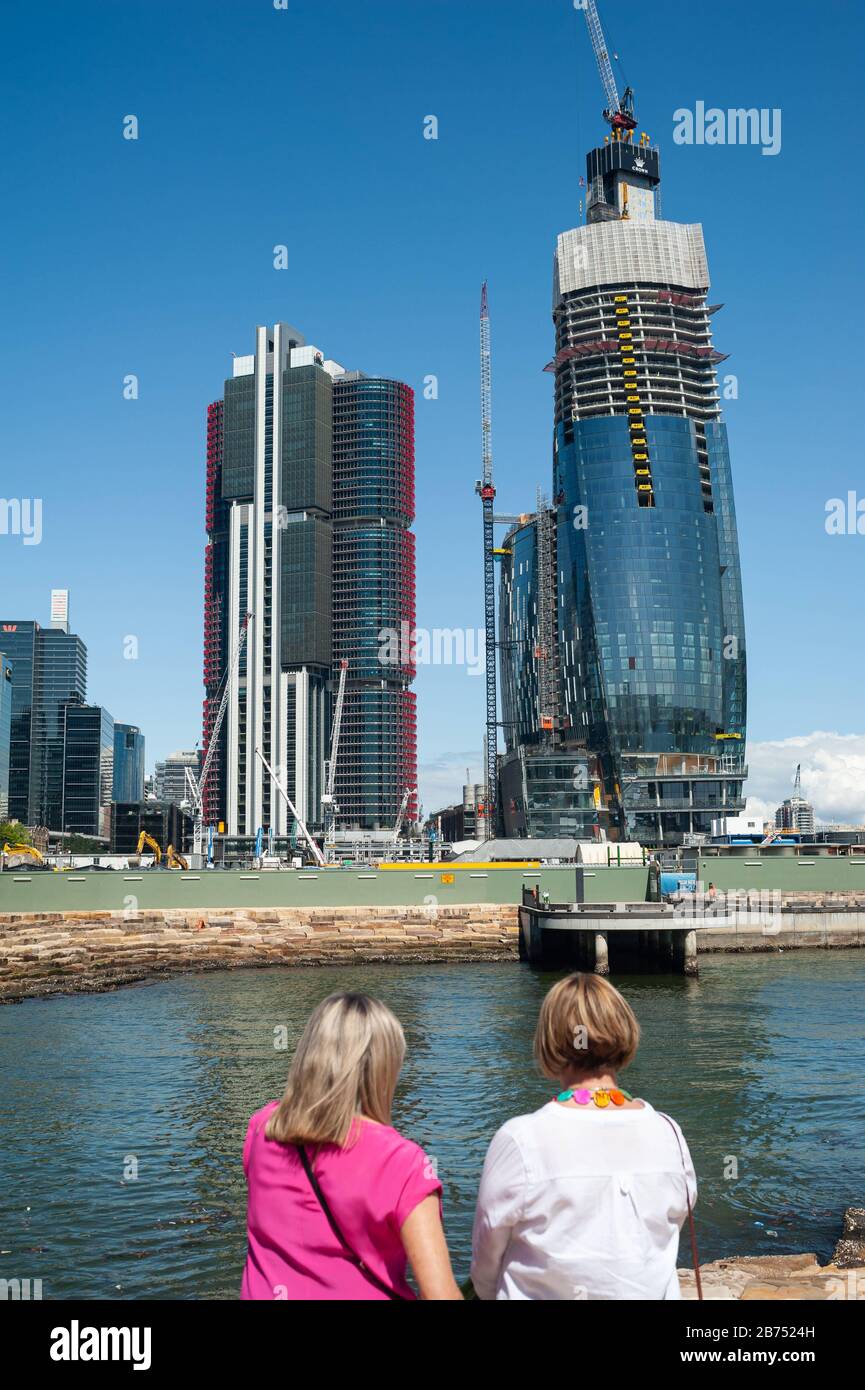 25.09.2019, Sydney, nuovo Galles del Sud, Australia - nuovi grattacieli con il progetto Crown Sydney ancora in costruzione e le International Towers a Barangaroo South a Darling Harbour. [traduzione automatica] Foto Stock