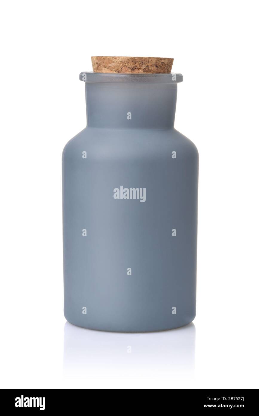 Vista frontale della bottiglia in vetro grigio verniciato con tappo isolato su bianco Foto Stock