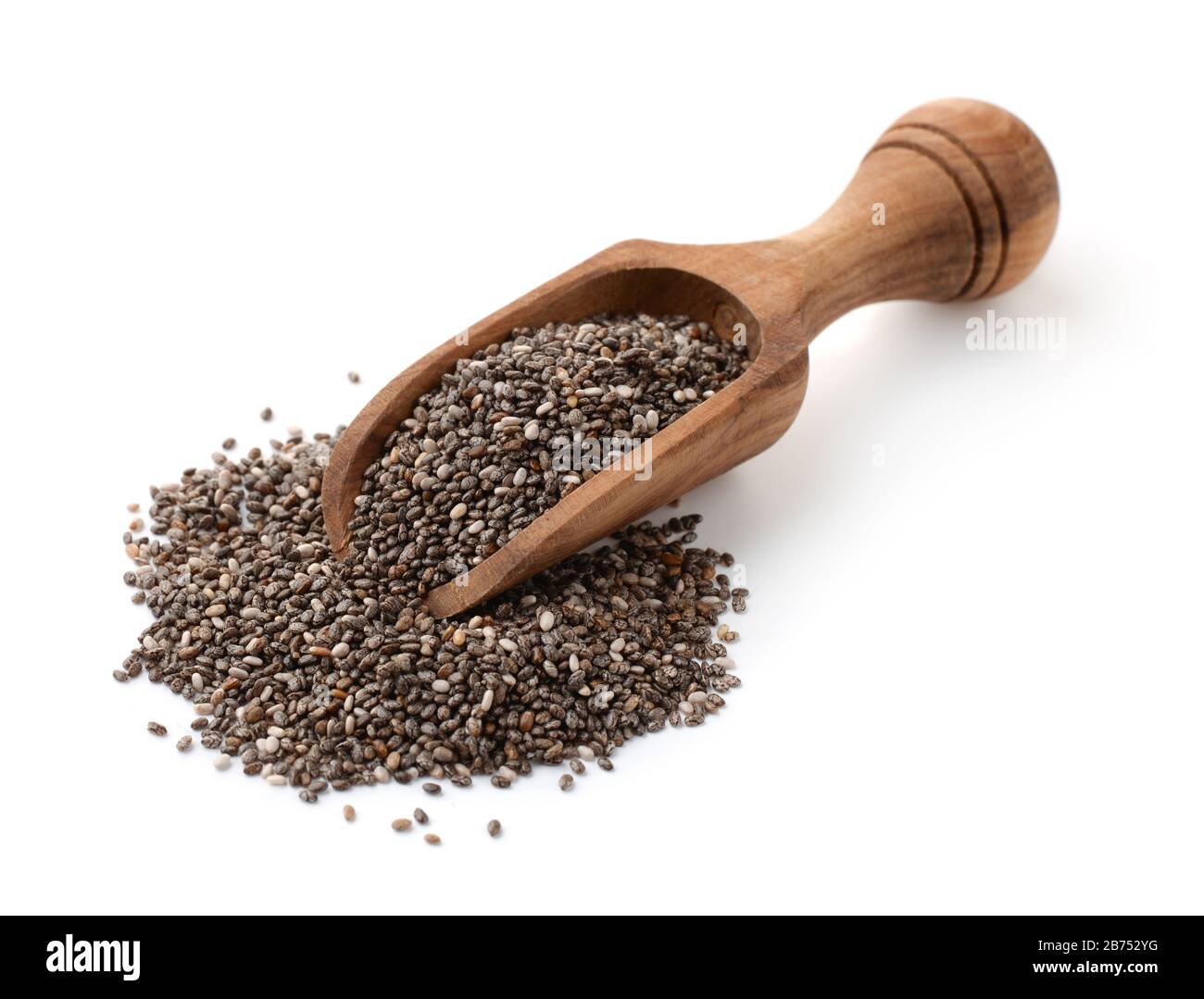 Semi di cia biologica in paletta di legno isolato su bianco Foto Stock