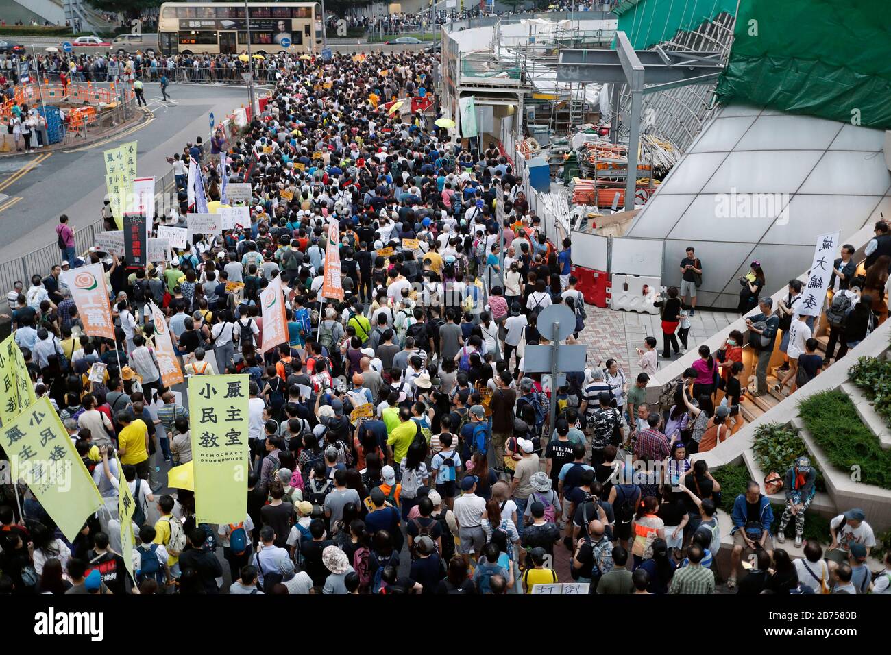 Pro-democrazia Hong Kongers partecipano ad una marcia contro una proposta di legge sull'estradizione a Hong Kong, Cina, 28 aprile 2019. All'inizio di aprile, il governo di Hong Kong ha introdotto una legge di modifica che consentirebbe il trasferimento dei fuggiaschi, caso per caso, a qualsiasi giurisdizione con cui Hong Kong non avesse un accordo, compresa la Cina continentale, Macao e Taiwan. Foto Stock