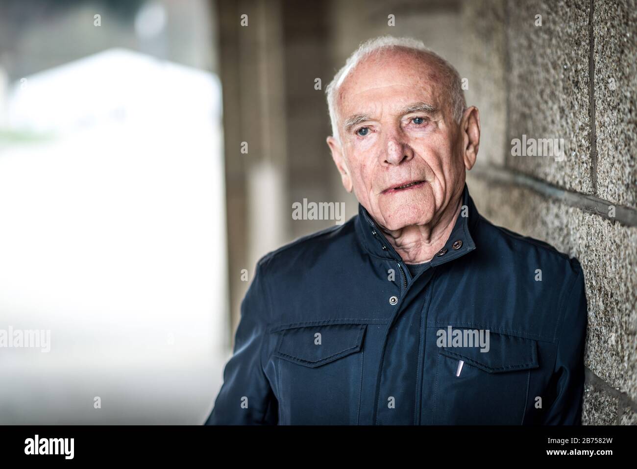 Jack Terry, in realtà Jakub Szabacher, era un prigioniero nel campo di concentramento di Flossenbürg da bambino. Oggi è membro del Consiglio di Amministrazione della Fondazione dei memoriali bavaresi e portavoce degli ex prigionieri del campo di concentramento di Flossenbürg. [traduzione automatica] Foto Stock