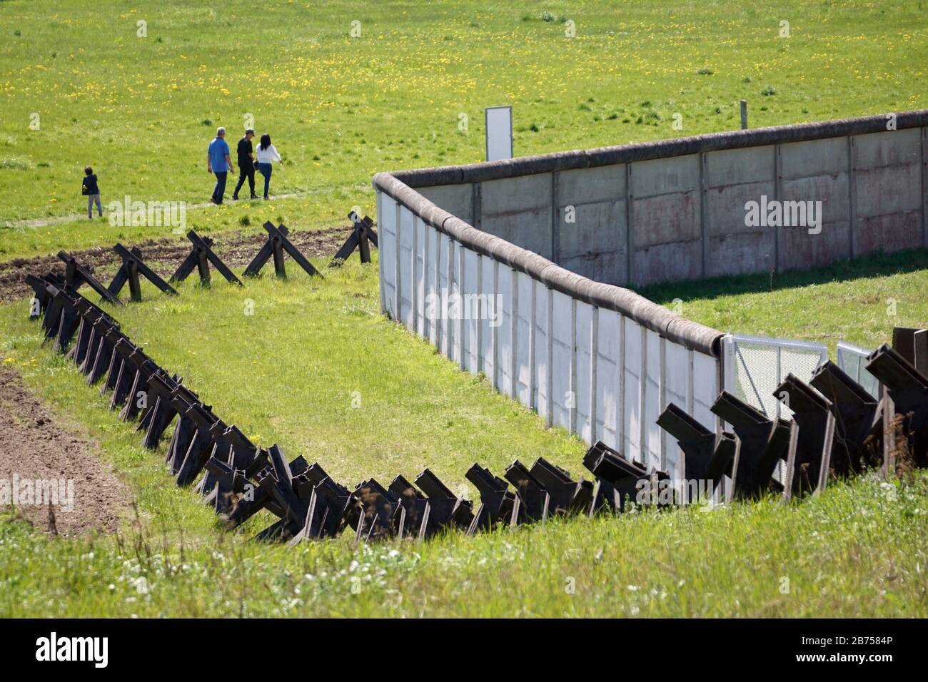 Hoetensleben Border Monument, ex fortificazioni di confine della RDT a Hoetensleben, oggi il confine tra Sassonia-Anhalt e bassa Sassonia. Quest'anno, il 9 novembre 2019, la caduta del muro di Berlino sarà il trentesimo anniversario della sua caduta. [traduzione automatica] Foto Stock