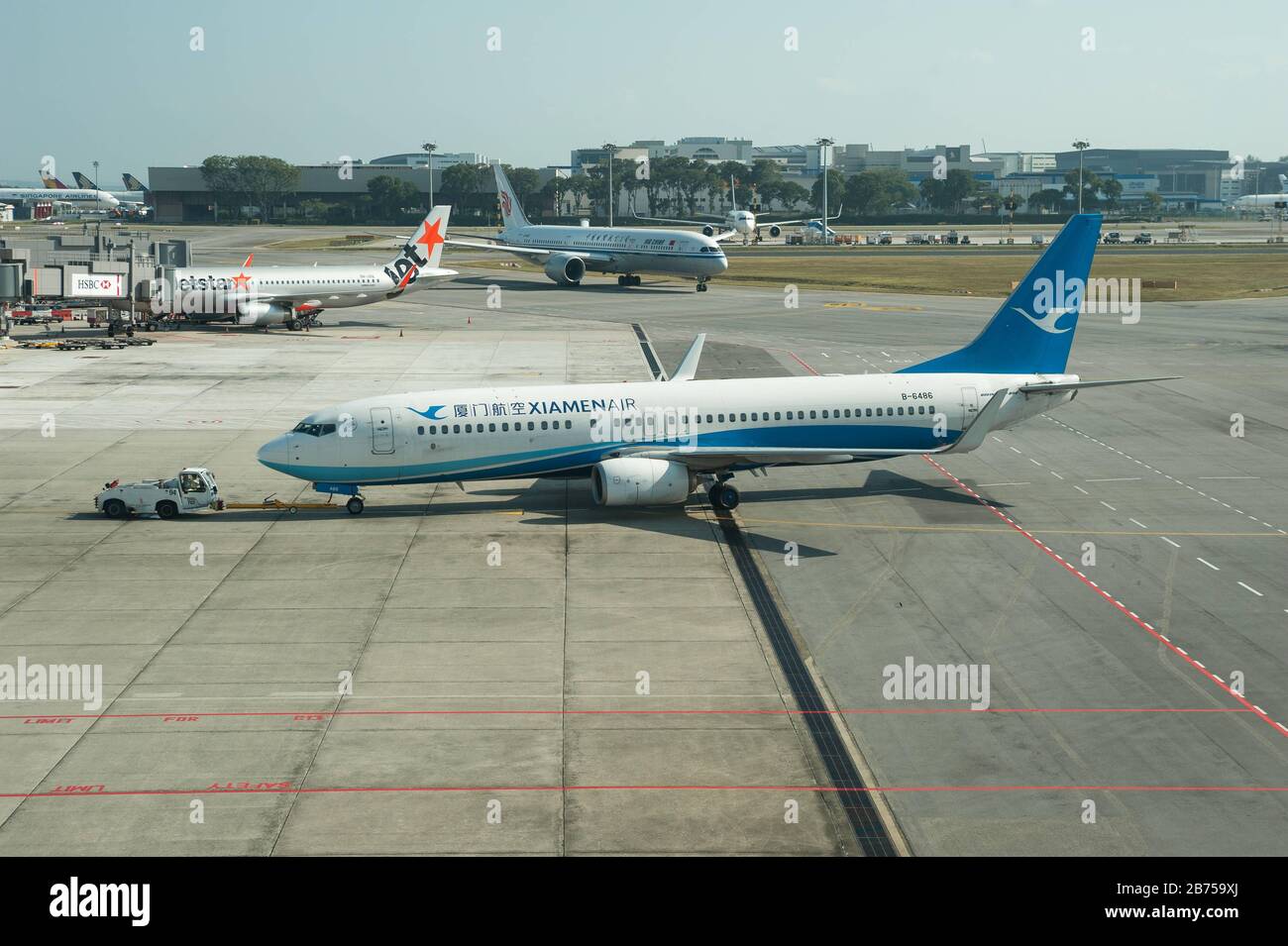 01.03.2019 - Singapore, Repubblica di Singapore, Asia - un aereo Xiamen Air Boeing 737-800 passeggeri all'Aeroporto di Changi. [traduzione automatica] Foto Stock