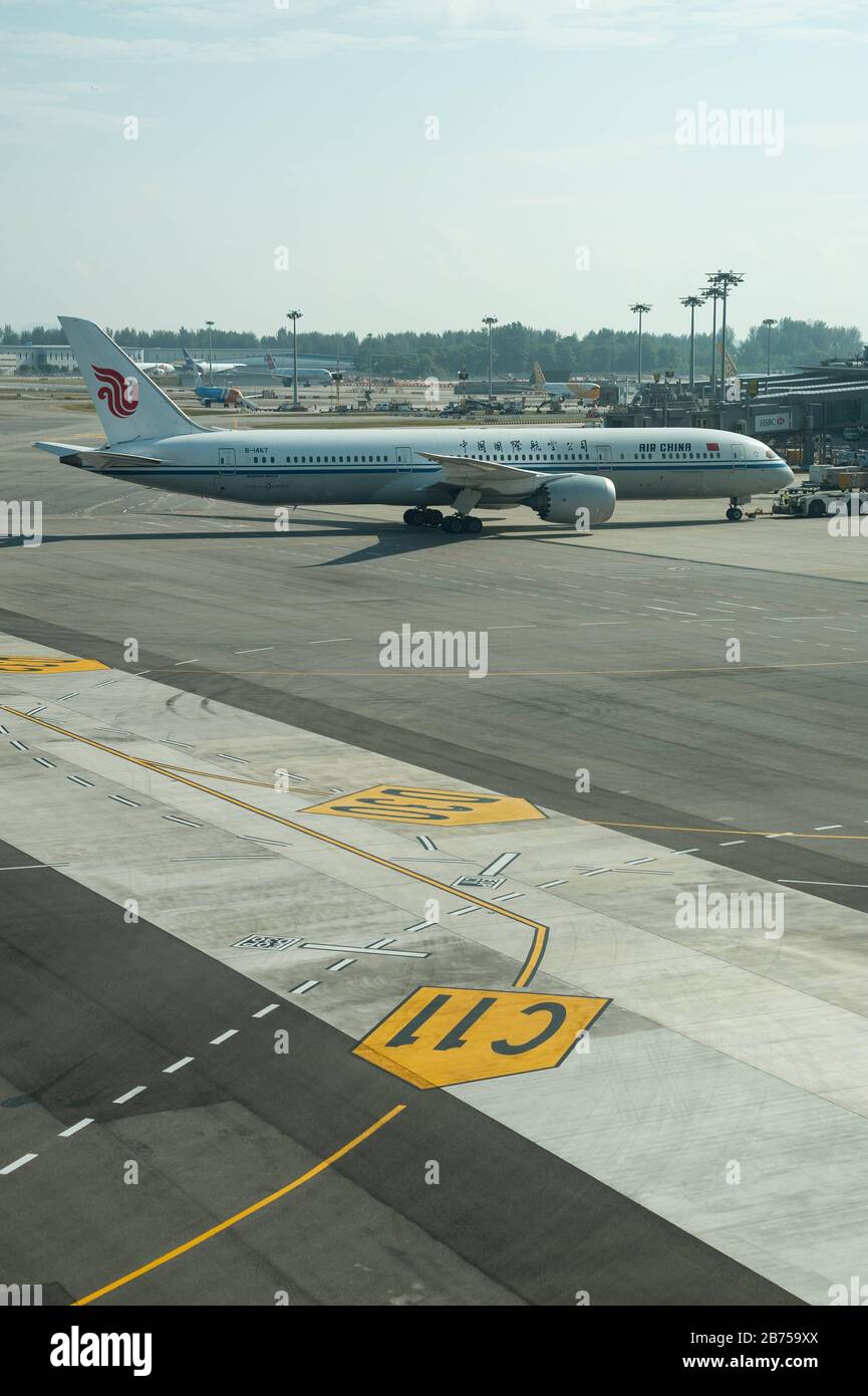 01.03.2019 - Singapore, Repubblica di Singapore, Asia - un aereo passeggeri Air China Boeing 787-9 Dreamliner all'Aeroporto di Changi. Air China è membro della Star Alliance. [traduzione automatica] Foto Stock