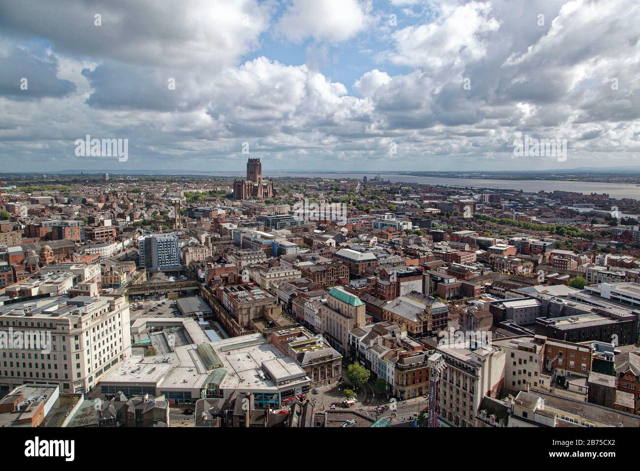 Vista verso la Cattedrale di Liverpool e a sud di Liverpool dalla radio City Tower Foto Stock