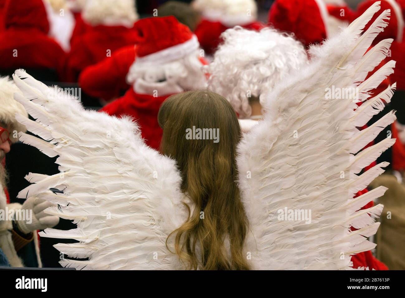 Gli uomini di Natale e gli angeli natalizi dello Studentenwerk Berlin si riuniranno il 26 novembre 2016 per la loro assemblea generale annuale. L'azione di Babbo Natale ha tradizione. Dal 1949 lo Studentenwerk Berlin ha messo gli studenti come clausole di Santa e angeli di Natale per la vigilia di Natale e altri eventi natalizi. [traduzione automatica] Foto Stock