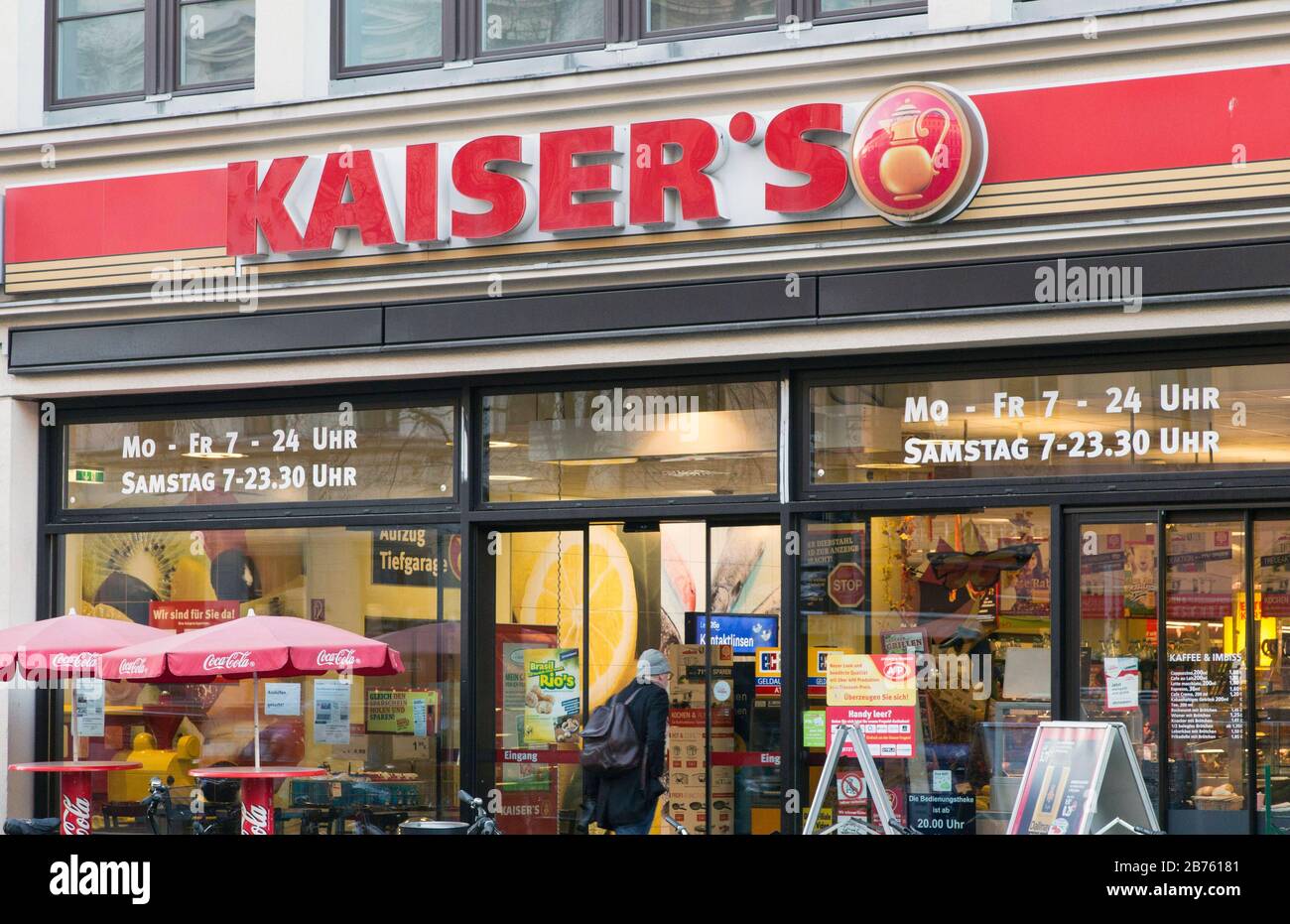 Una succursale di supermercati di Kaisers a Berlino, 02.11.2016. La catena di supermercati non è completamente venduta al Gruppo Edeka. Edeka consegna le succursali di Tengelmann a Berlino al rivale Rewe. Edeka ottiene i rami in Baviera. I negoziati sulle succursali dell'NRW devono continuare. [traduzione automatica] Foto Stock